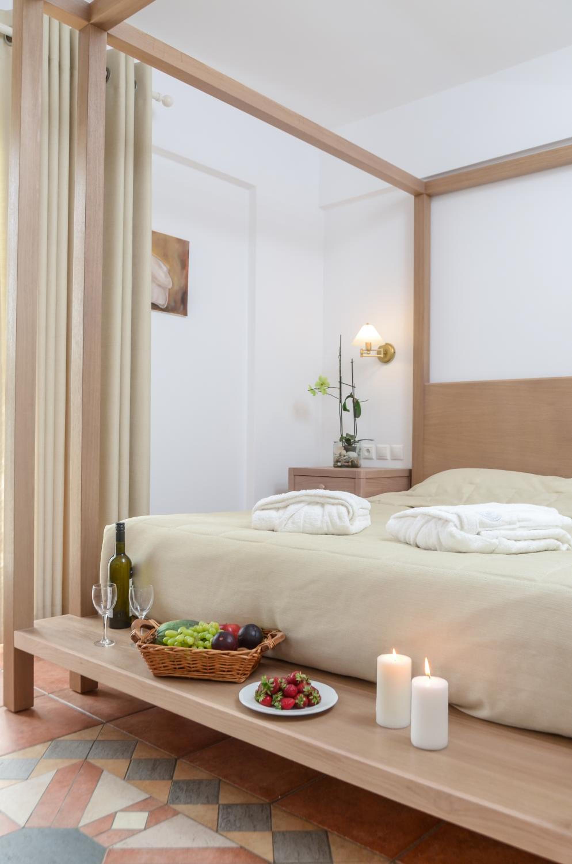 Honeymoon Room - Photo 18