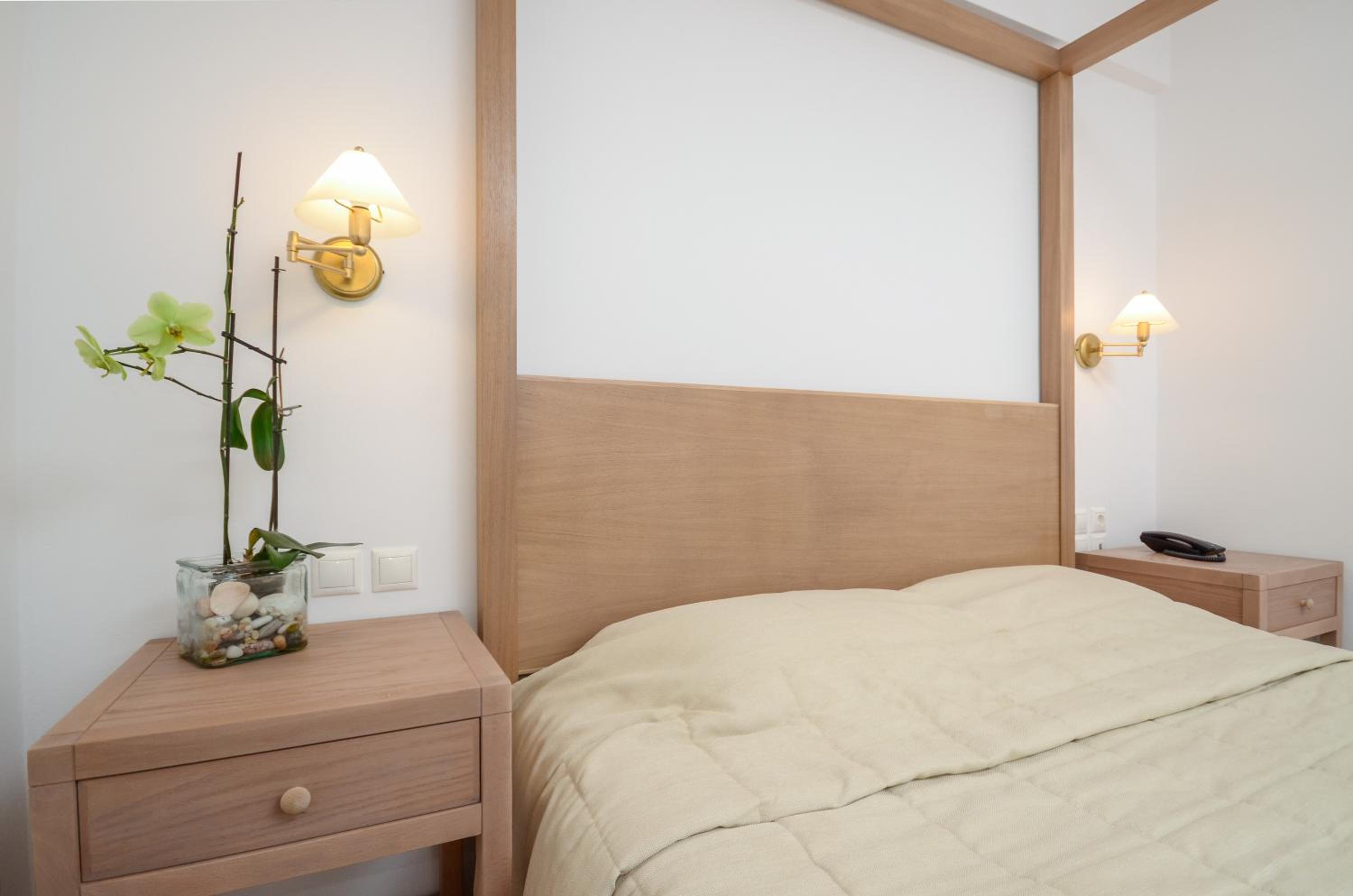 Honeymoon Room - Photo 15
