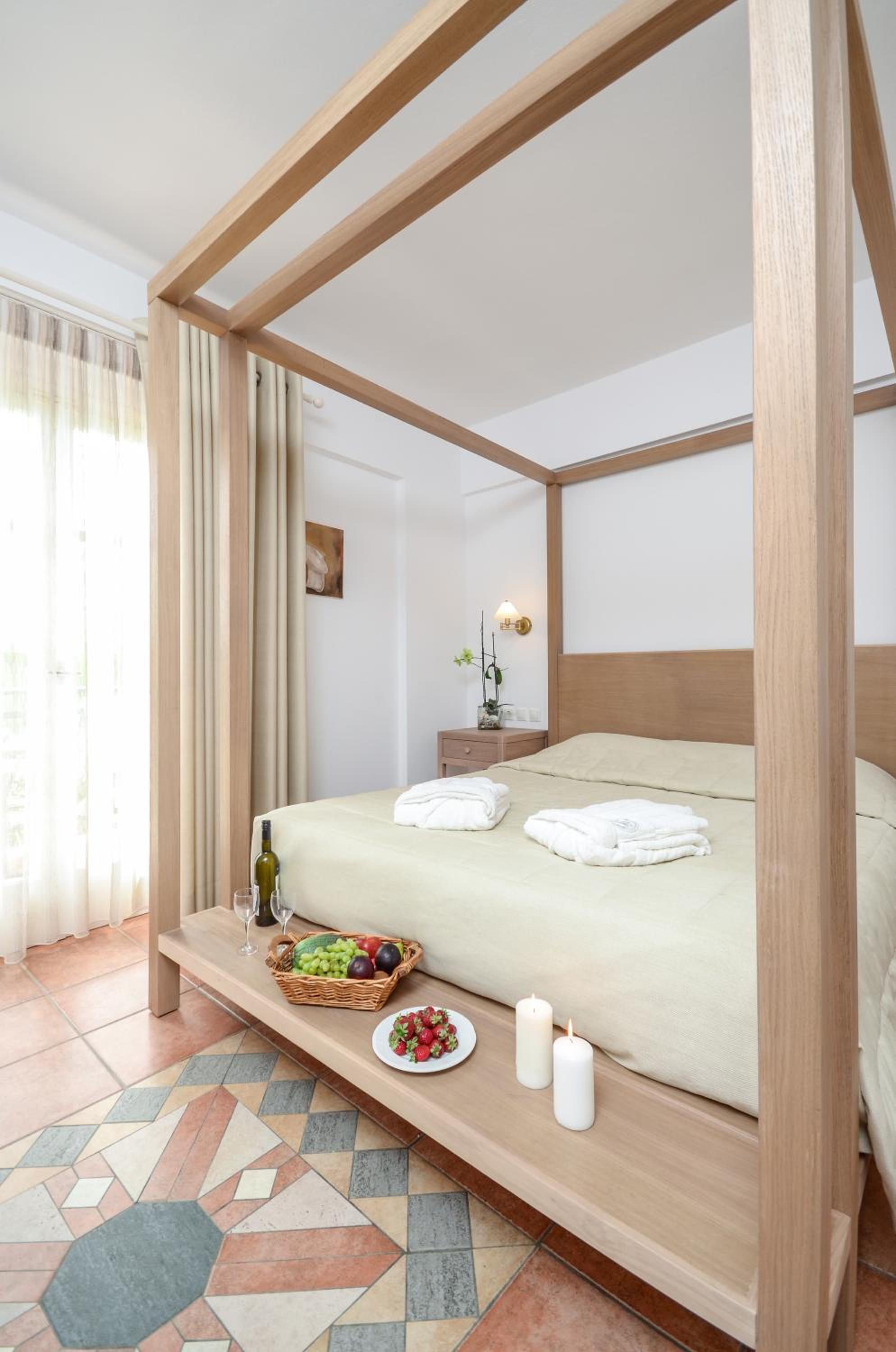 Honeymoon Room - Photo 13