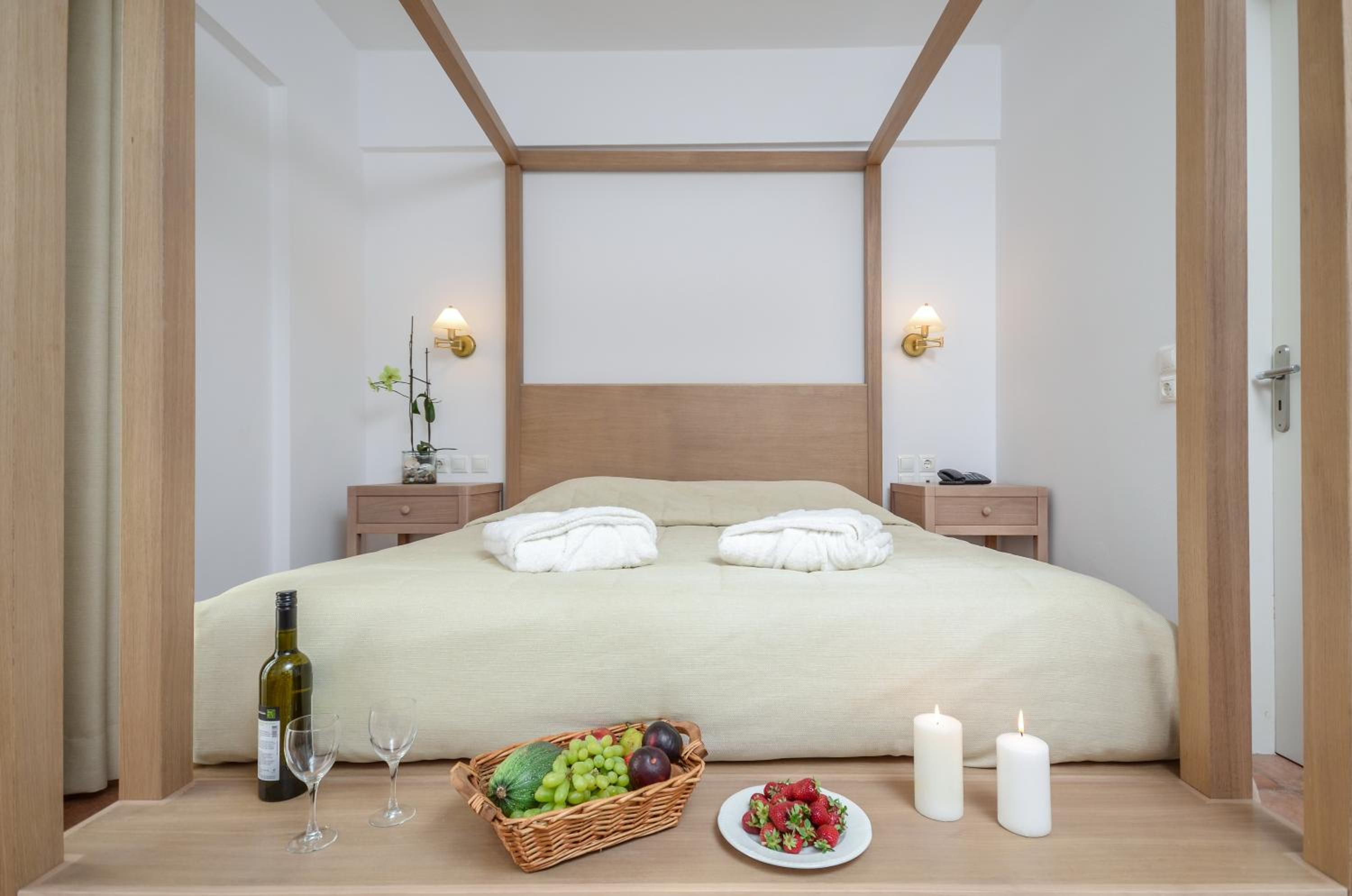 Honeymoon Room - Photo 12
