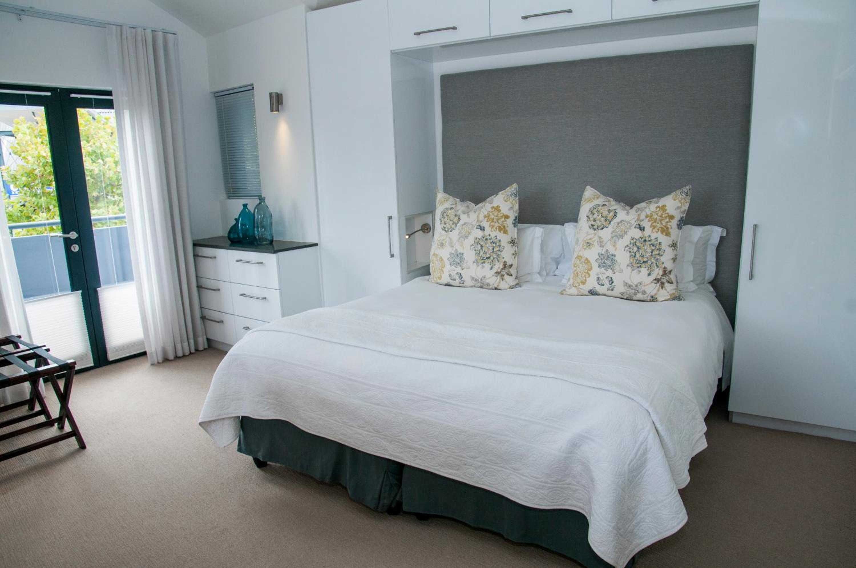 Suite - Photo 11