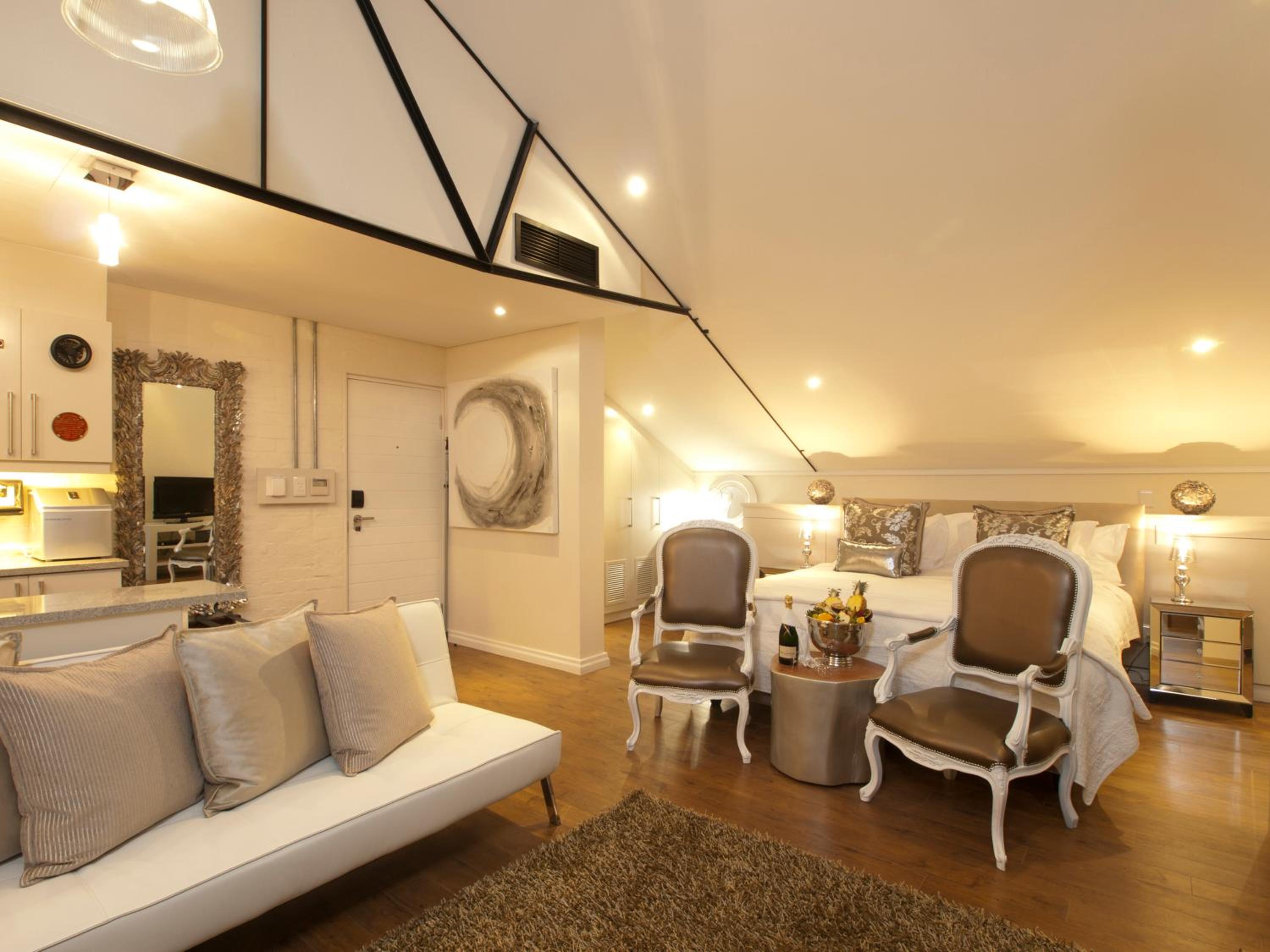 Suite - Photo 5