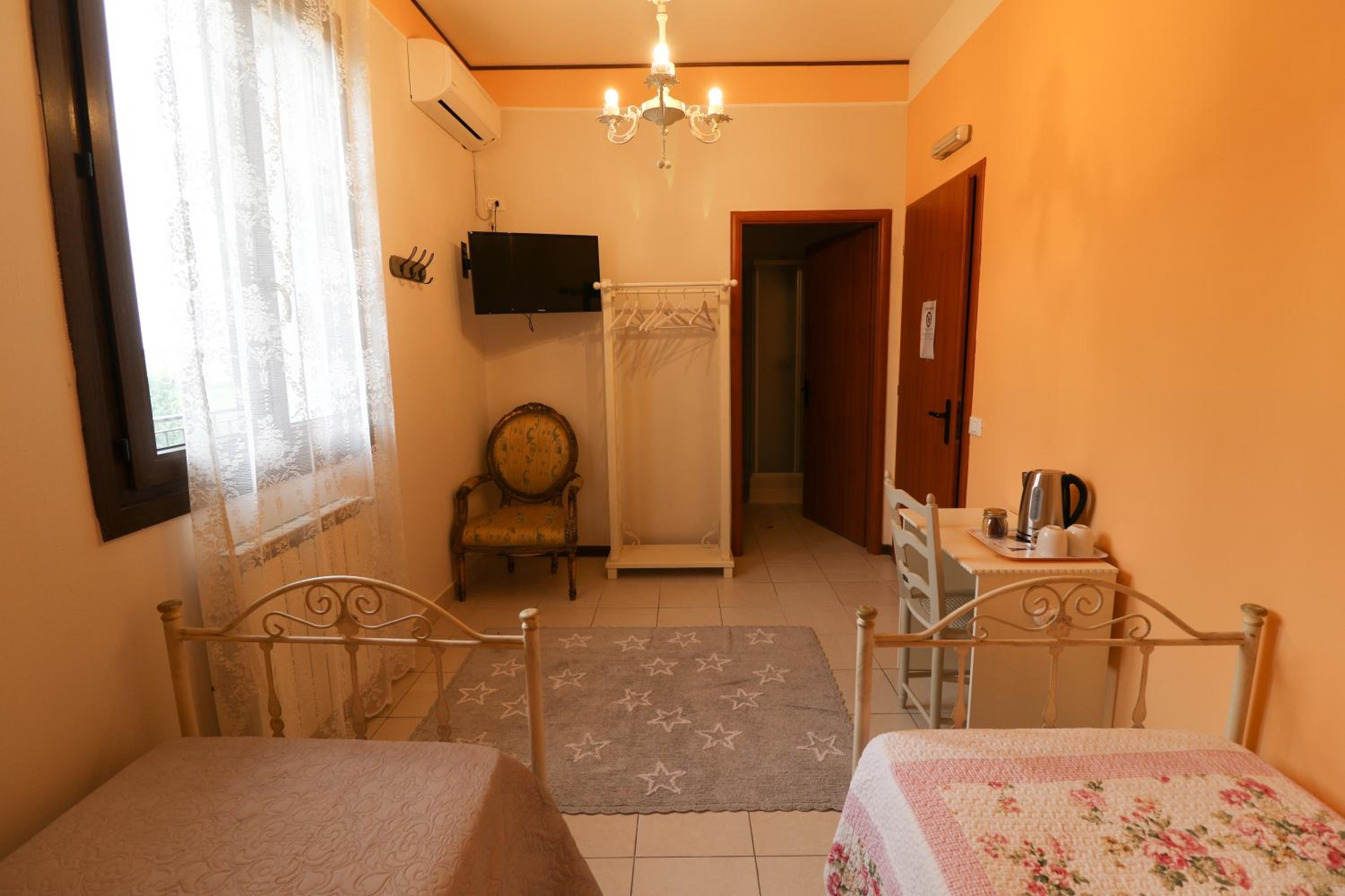 Deluxe Double or Twin Room - Photo 7