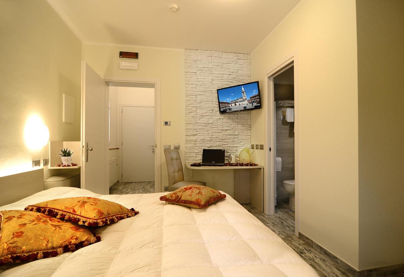 Single Room with Balcony photo 1