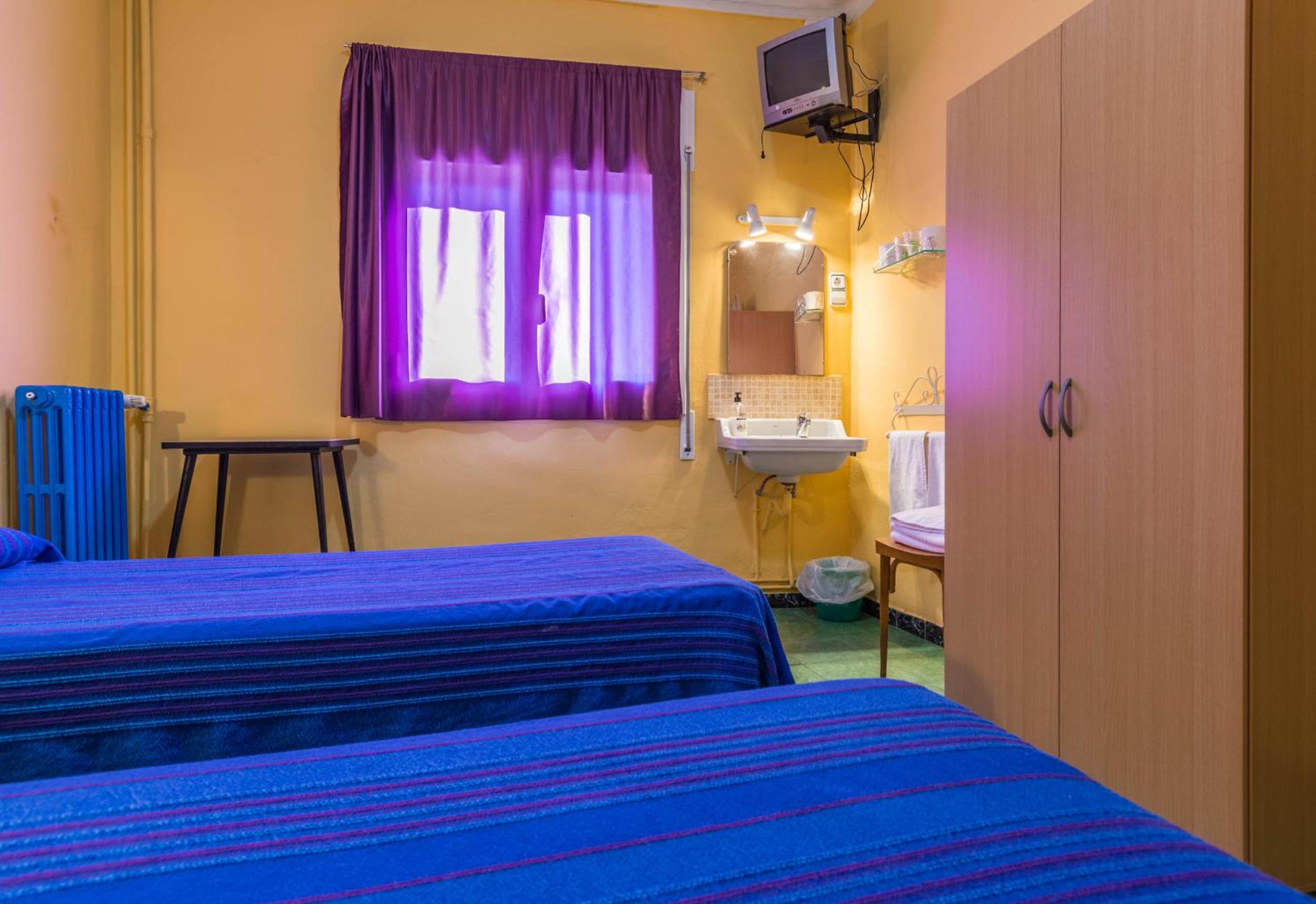 Habitación Doble con Baño Compartido sin Aire Acondicionado