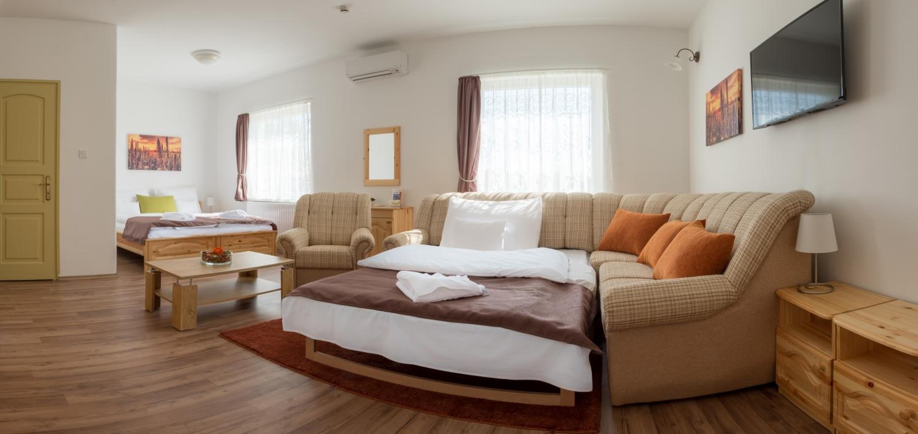 Family Room - Photo 3