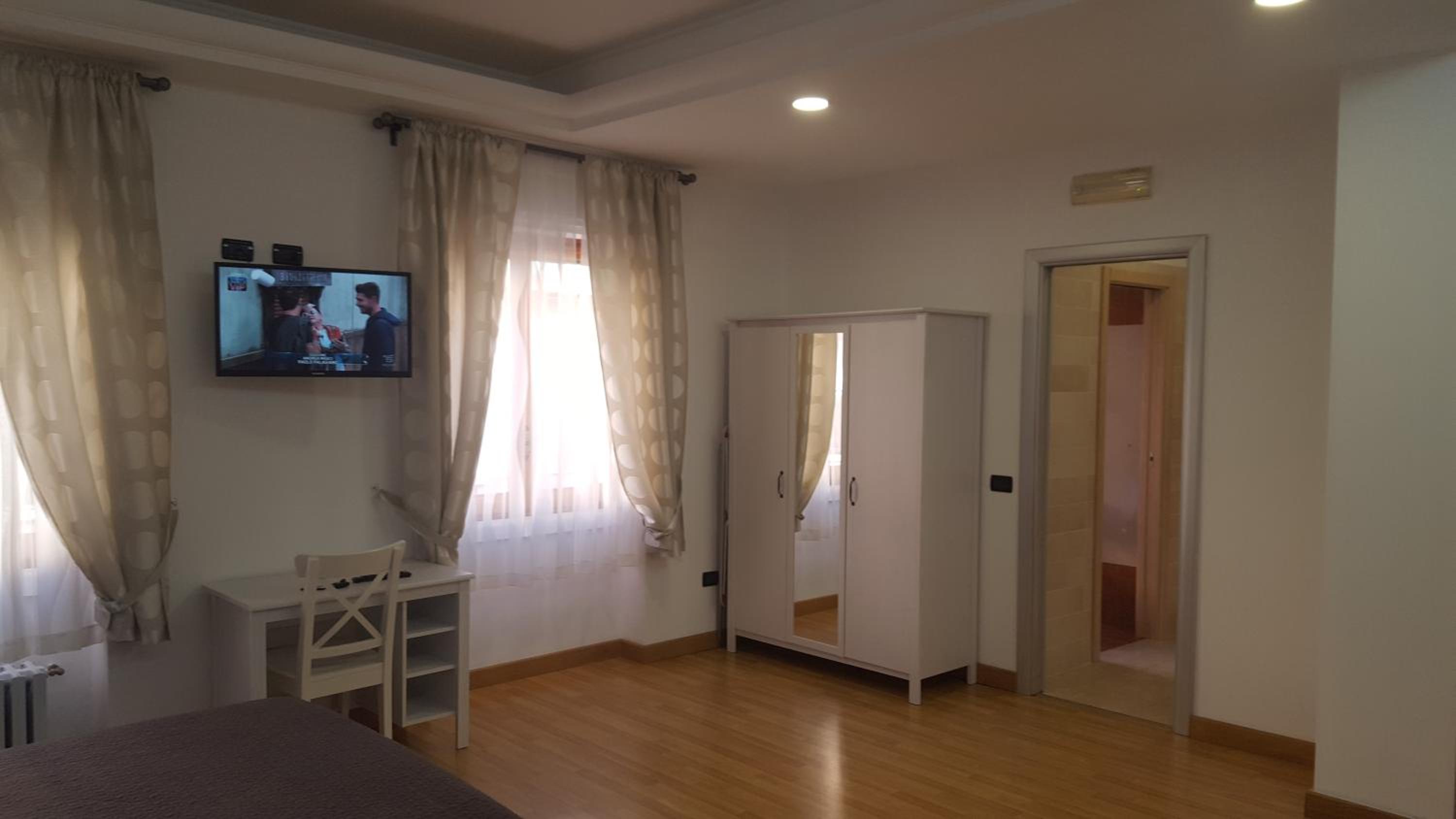 Quadruple Room - Photo 3
