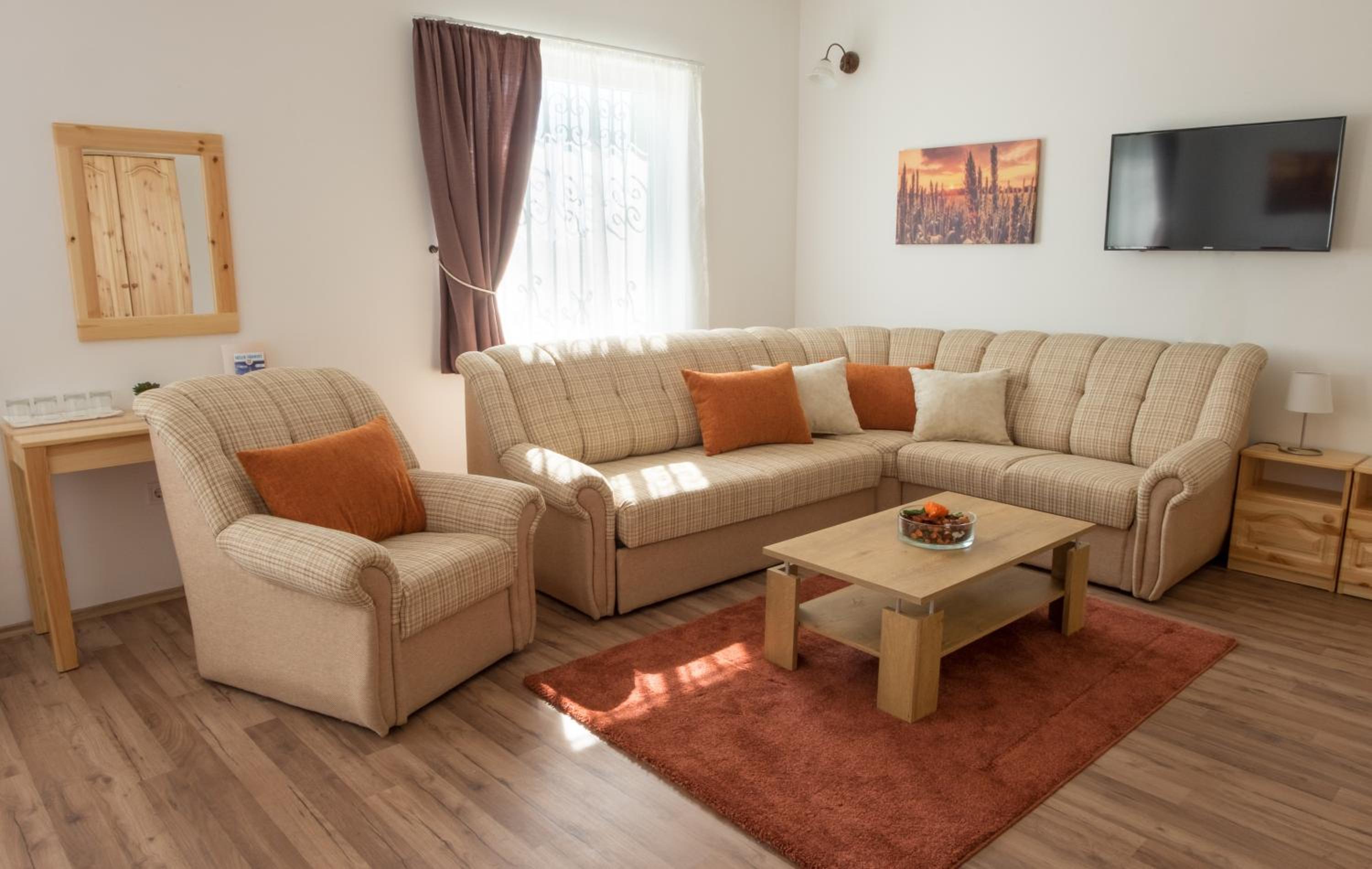 Family Room - Photo 4