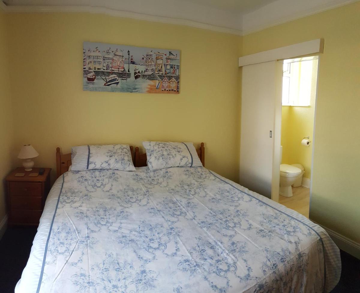Double or Twin Room photo 3