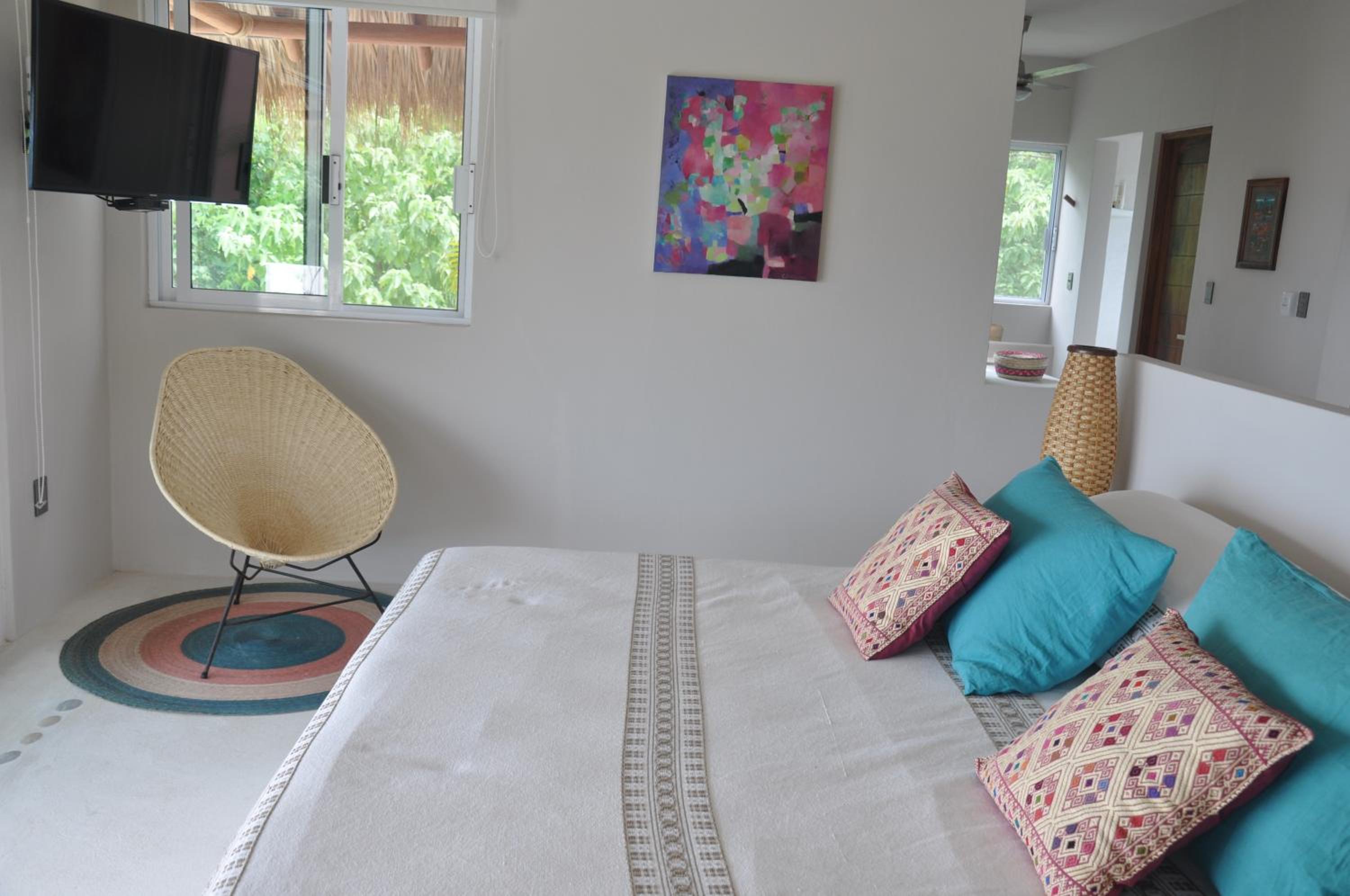 Deluxe Suite with Sea View - Photo 6