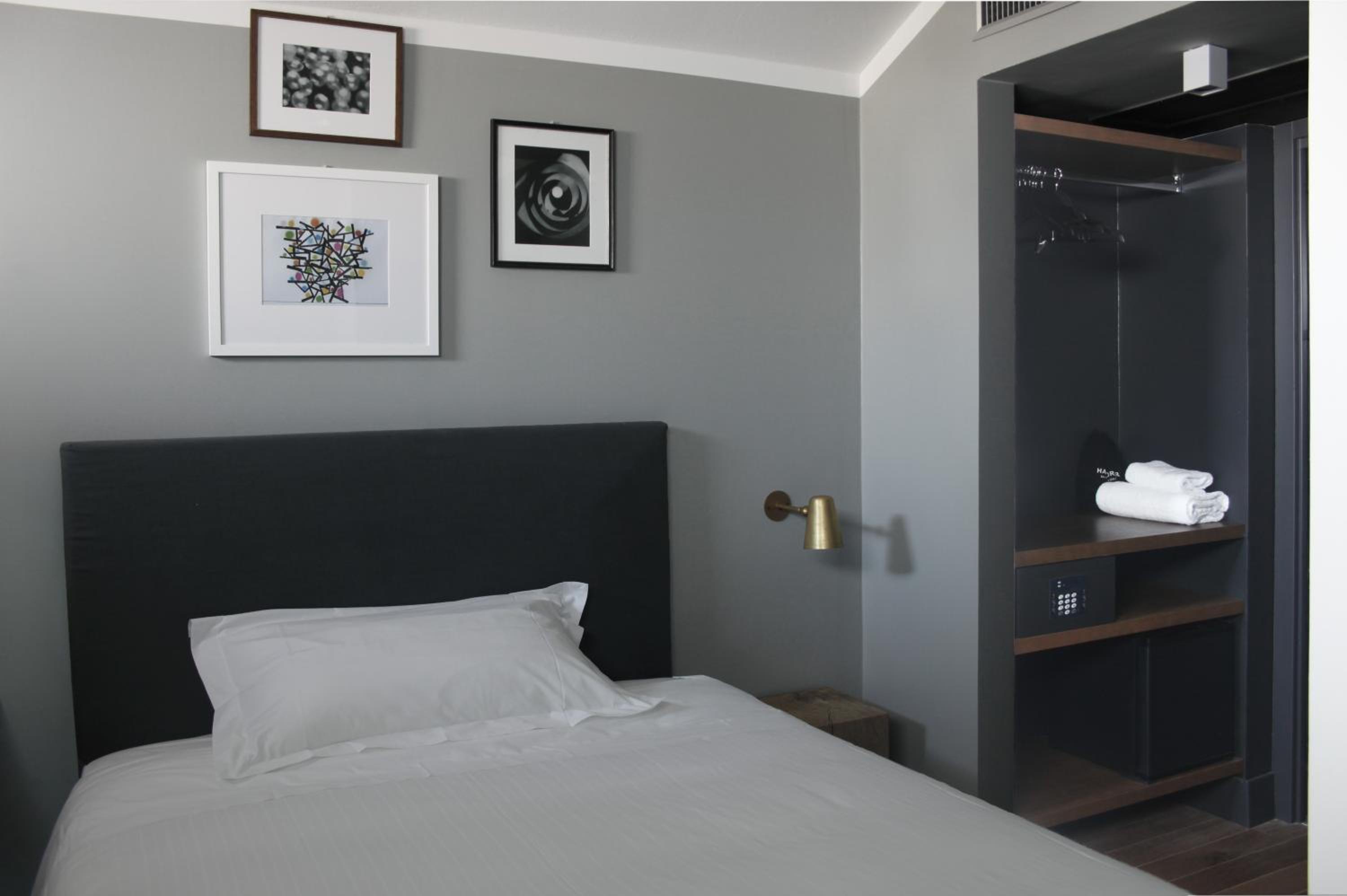 Single Room without Window