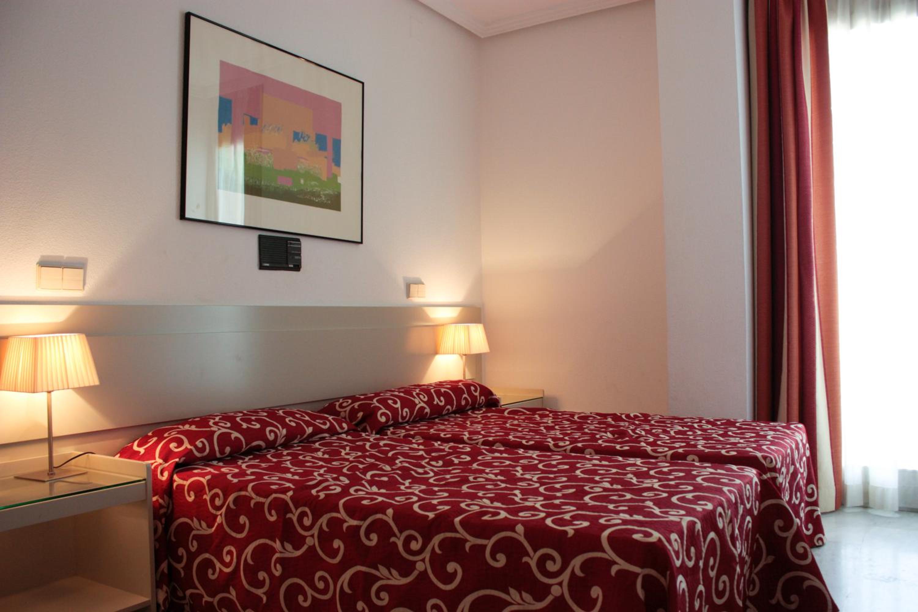 Studio (2 Adults) - Photo 2