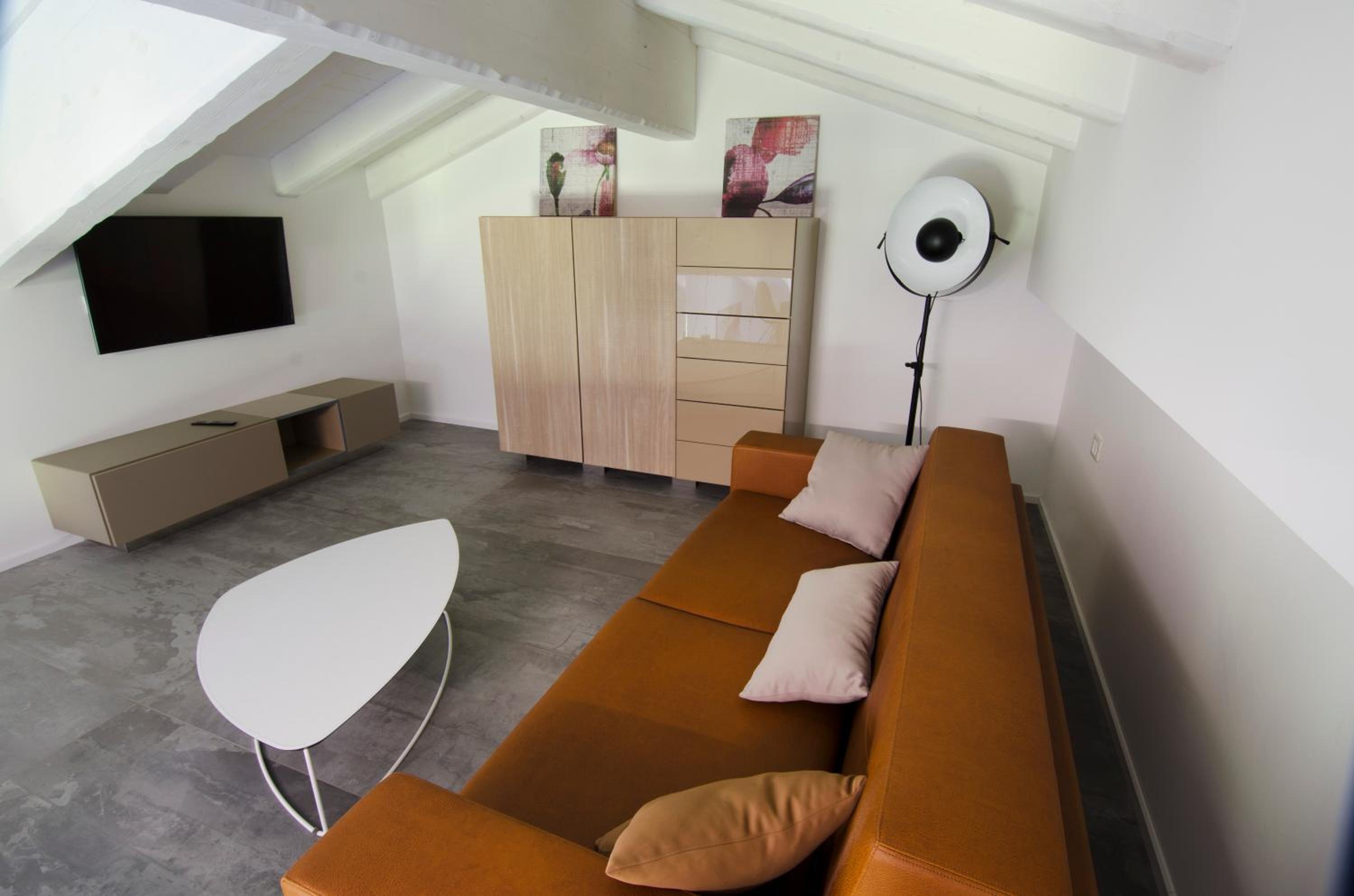 Suite with Balcony and Garden View photo 3