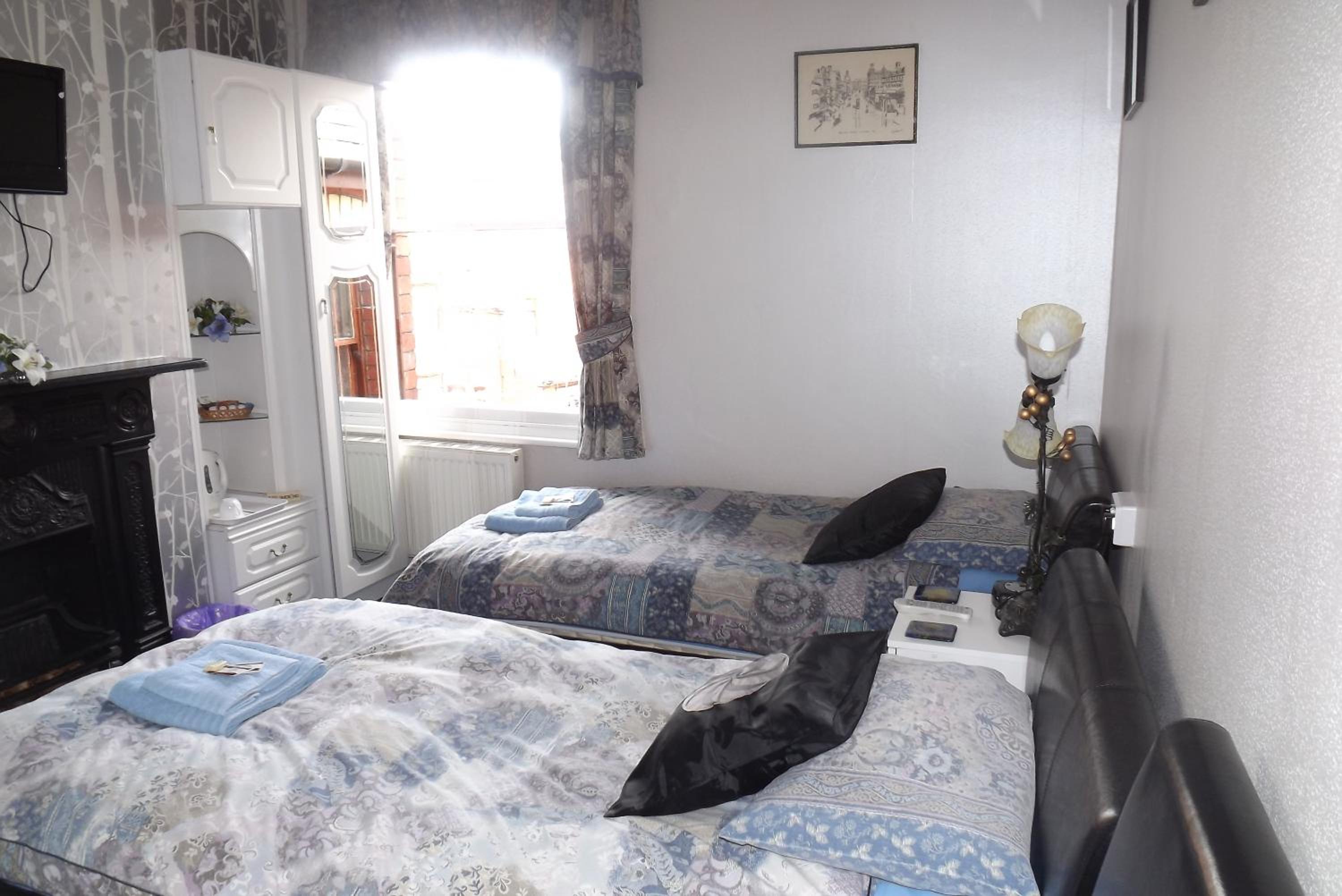 Small Twin Room photo 1