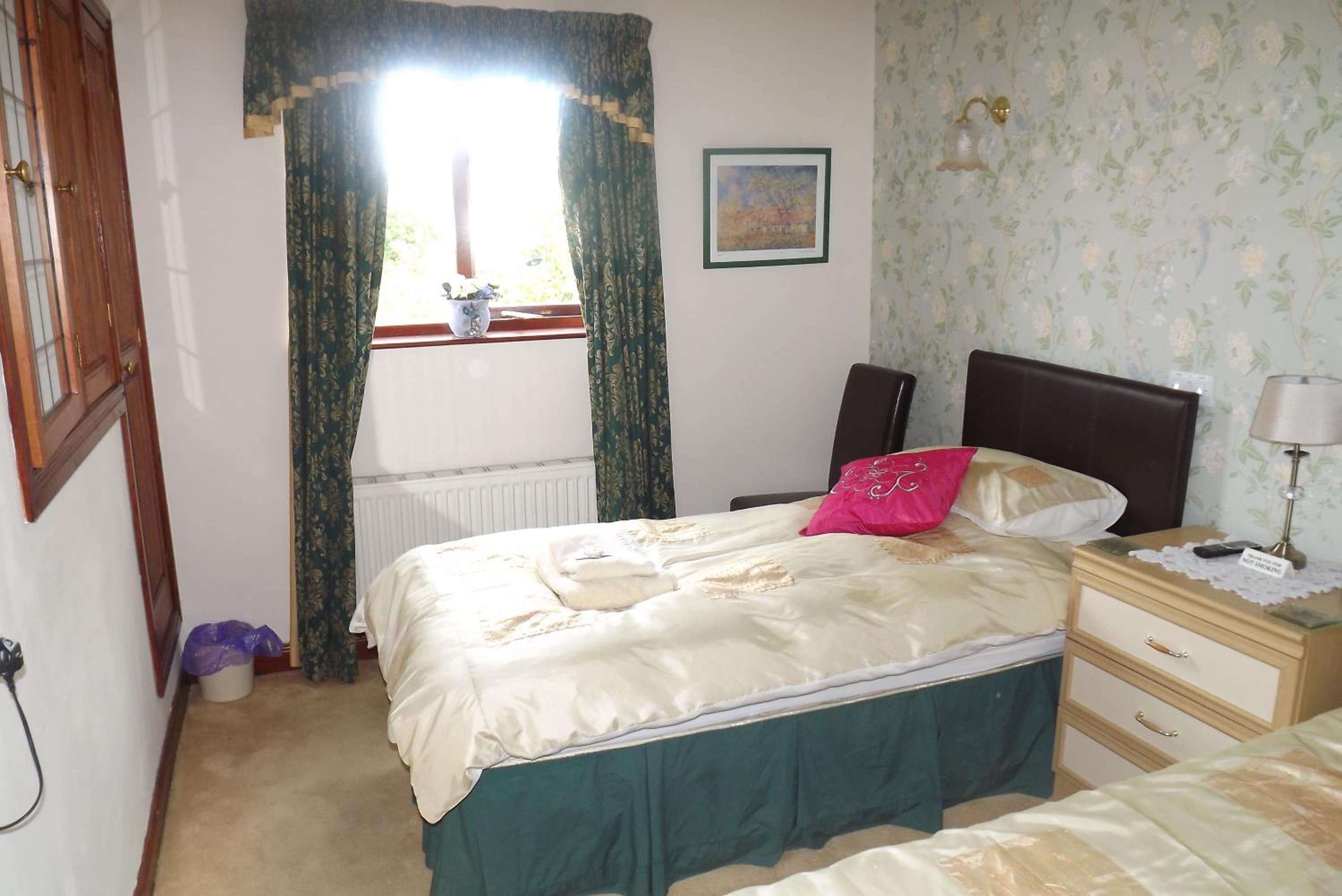 Small Twin Room with Garden View photo 2
