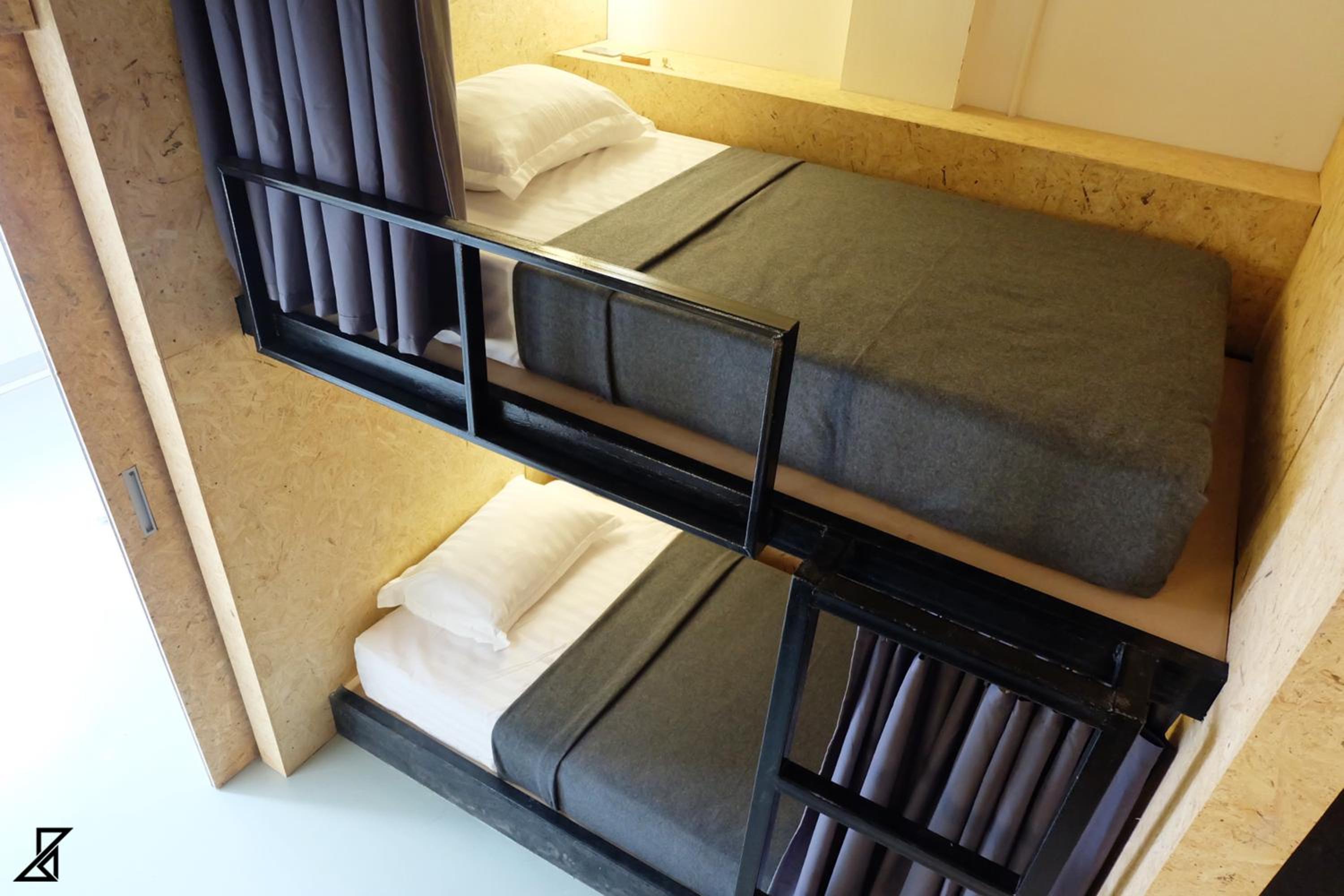 Bed in 8-Bed Mixed Dormitory Room photo 1