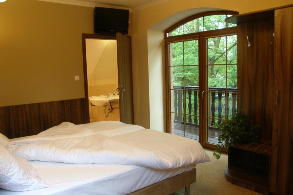 Deluxe Double Room with Bath - Photo 5