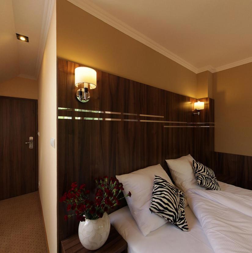 Deluxe Double Room with Bath - Photo 1