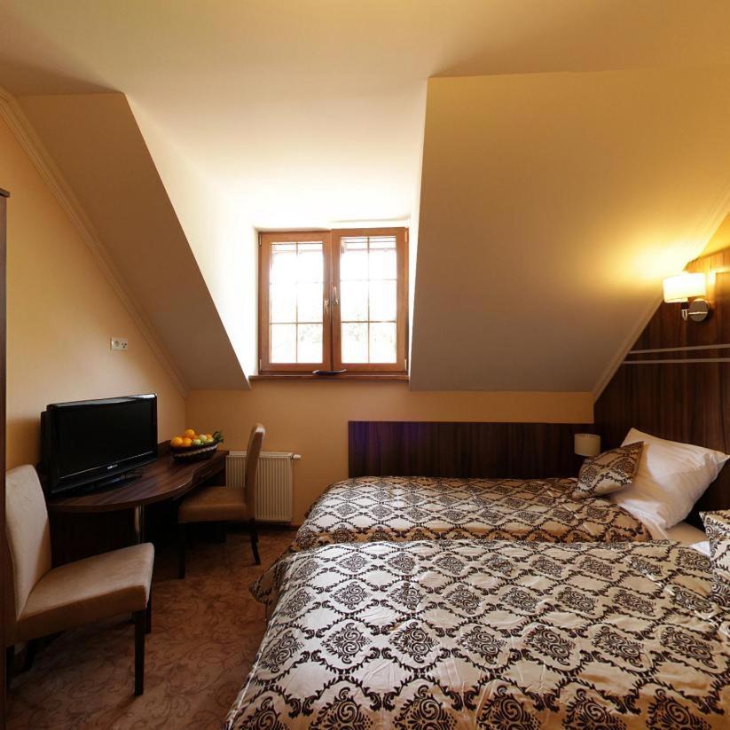 Deluxe Double Room with Bath - Photo 6