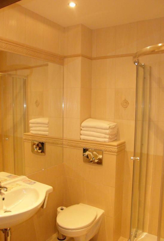Double or Twin Room - Photo 2