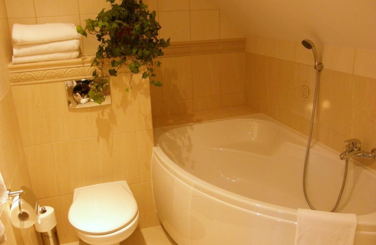 Deluxe Double Room with Bath - Photo 2