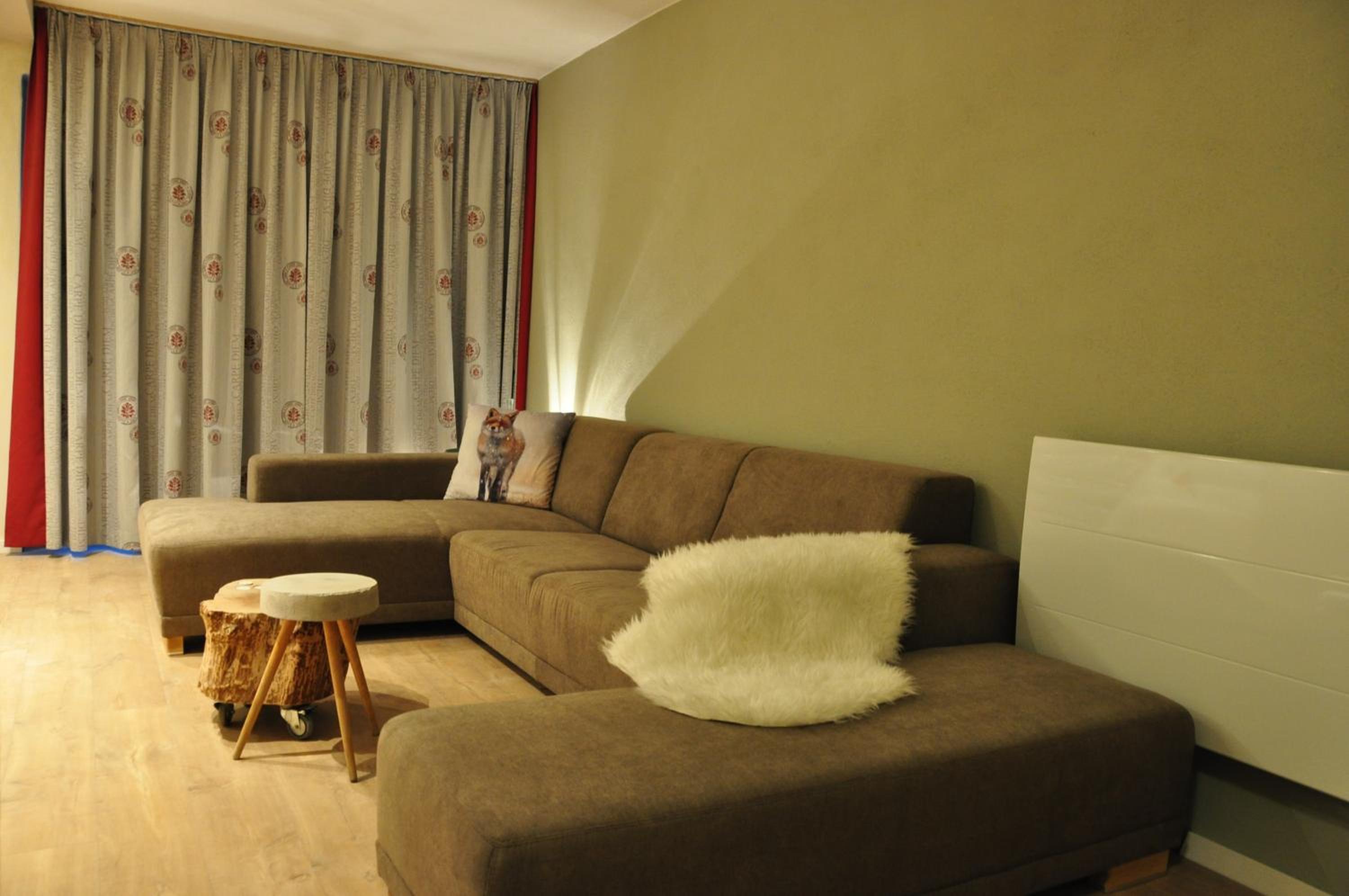 Three-Bedroom Apartment photo 2