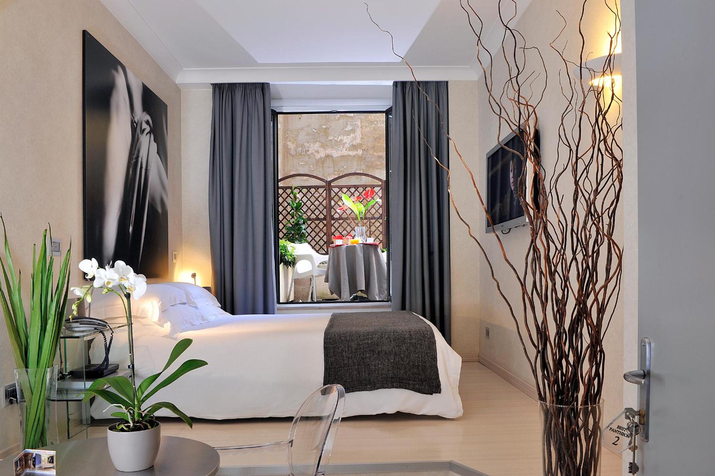 Superior Double Room with Terrace and Courtyard View photo 1