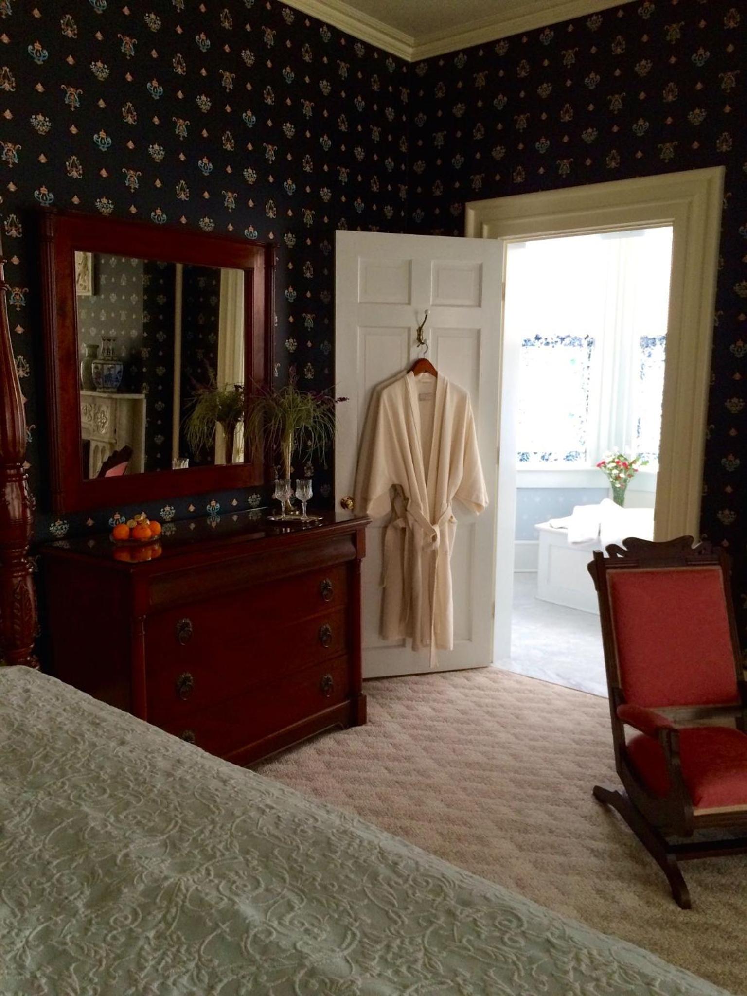 Deluxe King Room photo 1