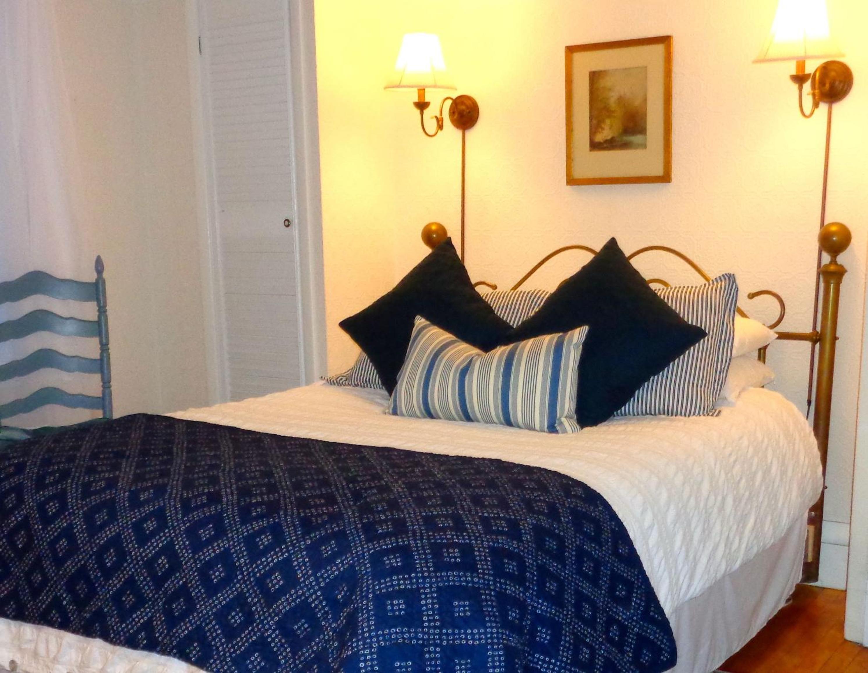 Queen Room photo 2