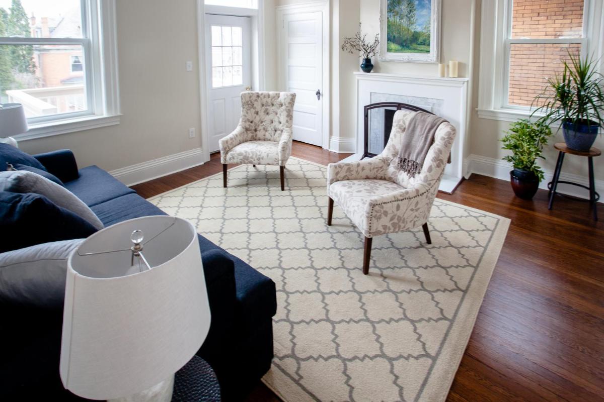 Deluxe Queen Suite