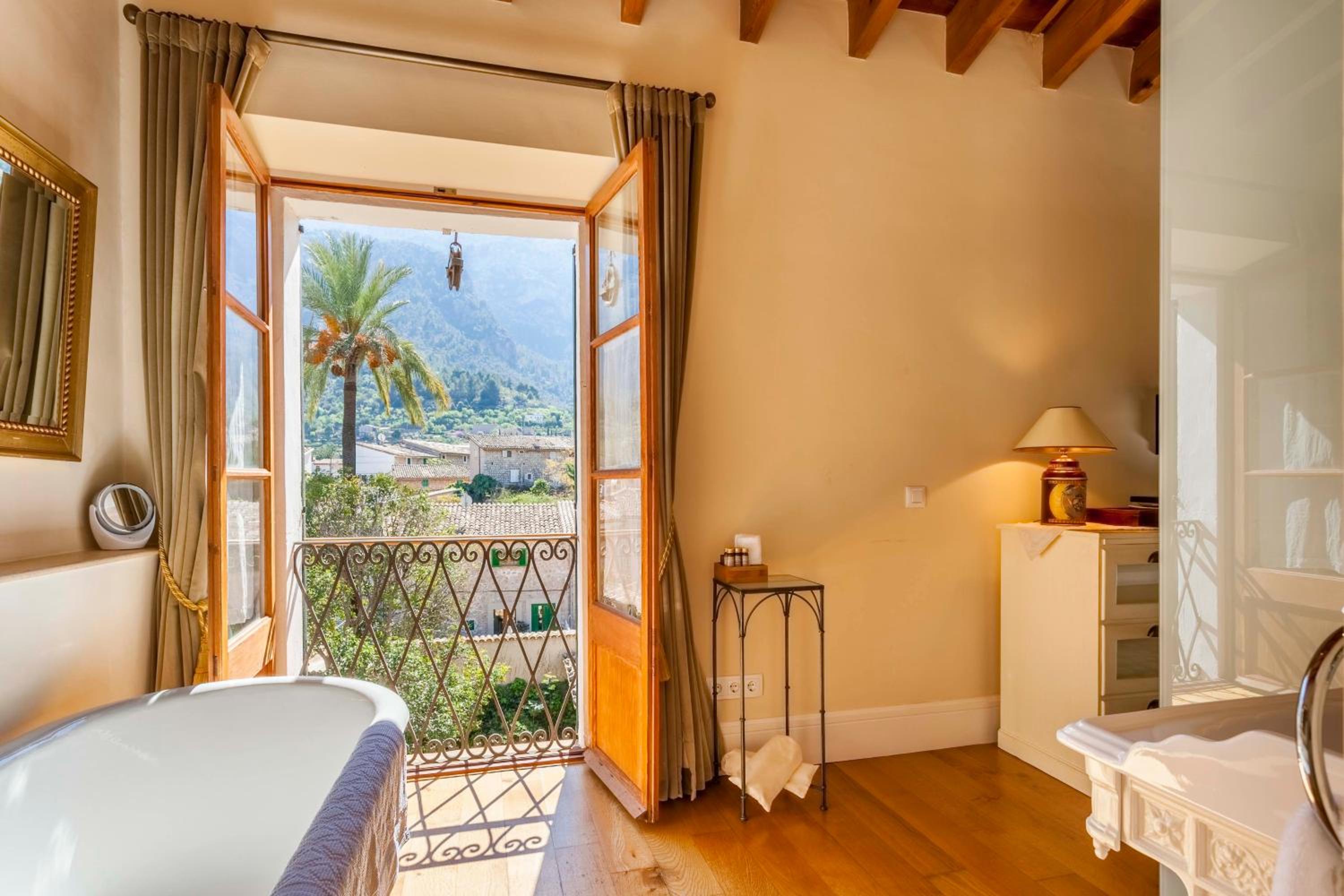 Junior Suite with Mountain View - Photo 5