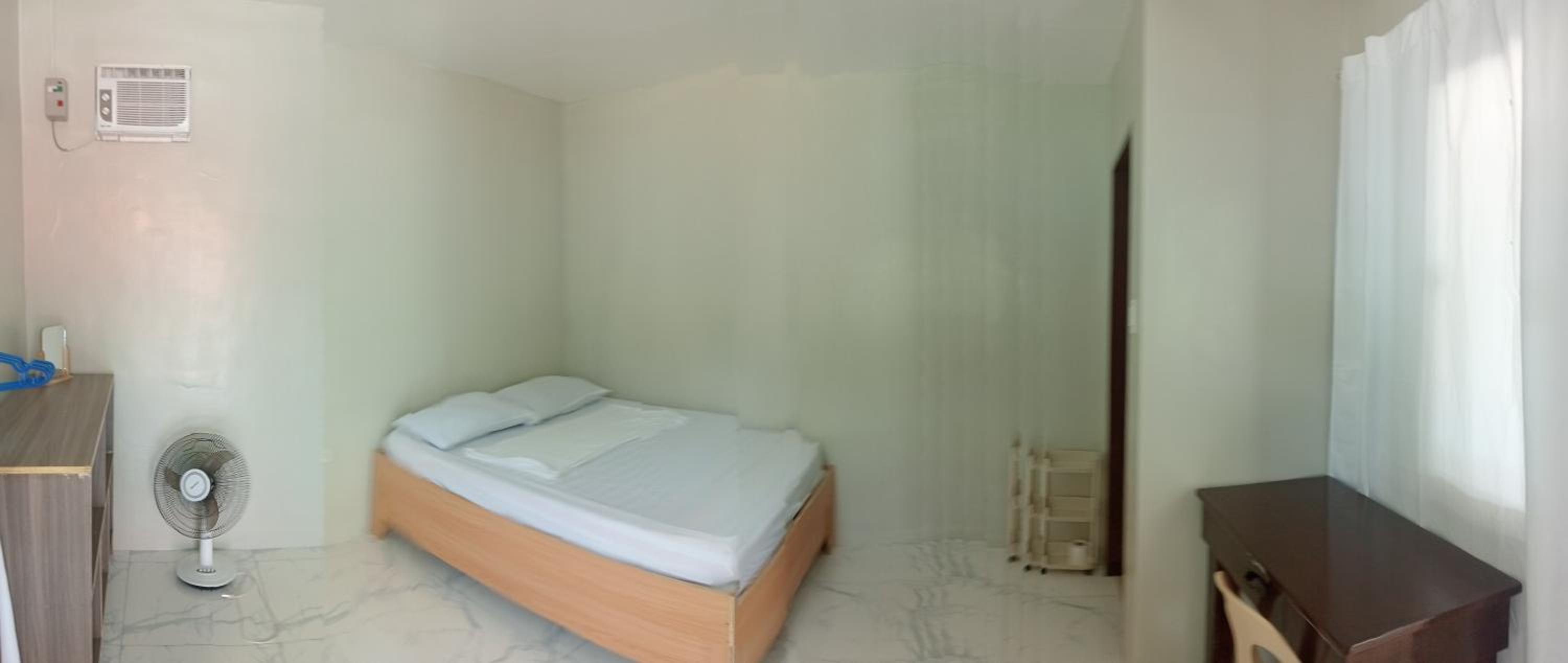 Queen Room photo 1