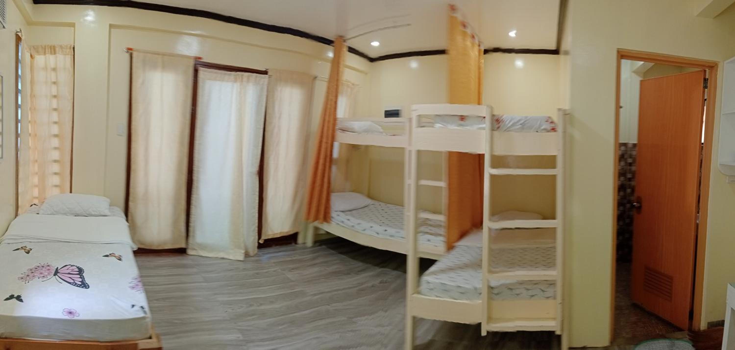 4-Bed Mixed Dormitory Room photo 3