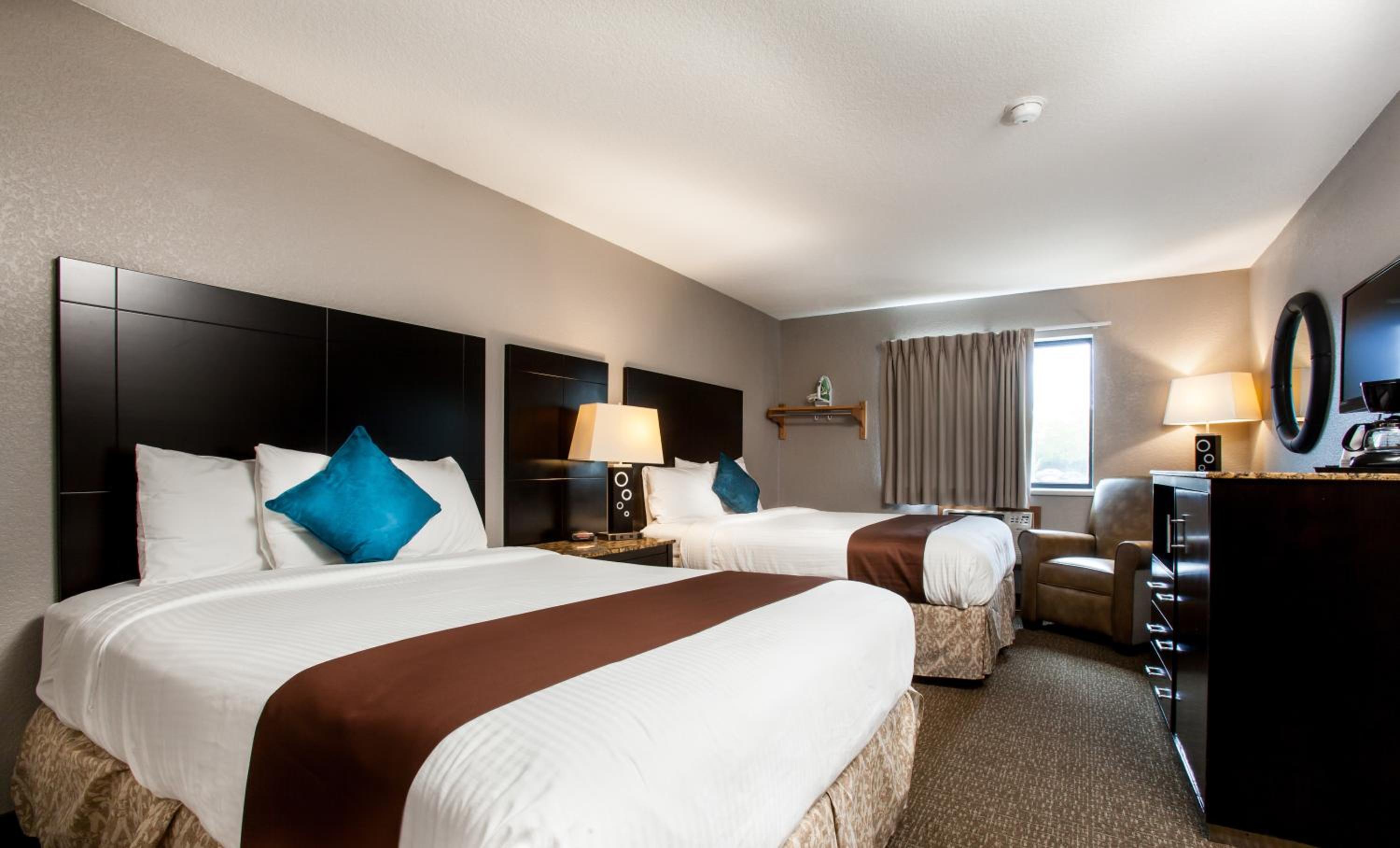 Queen Room with Two Queen Beds - Photo 1