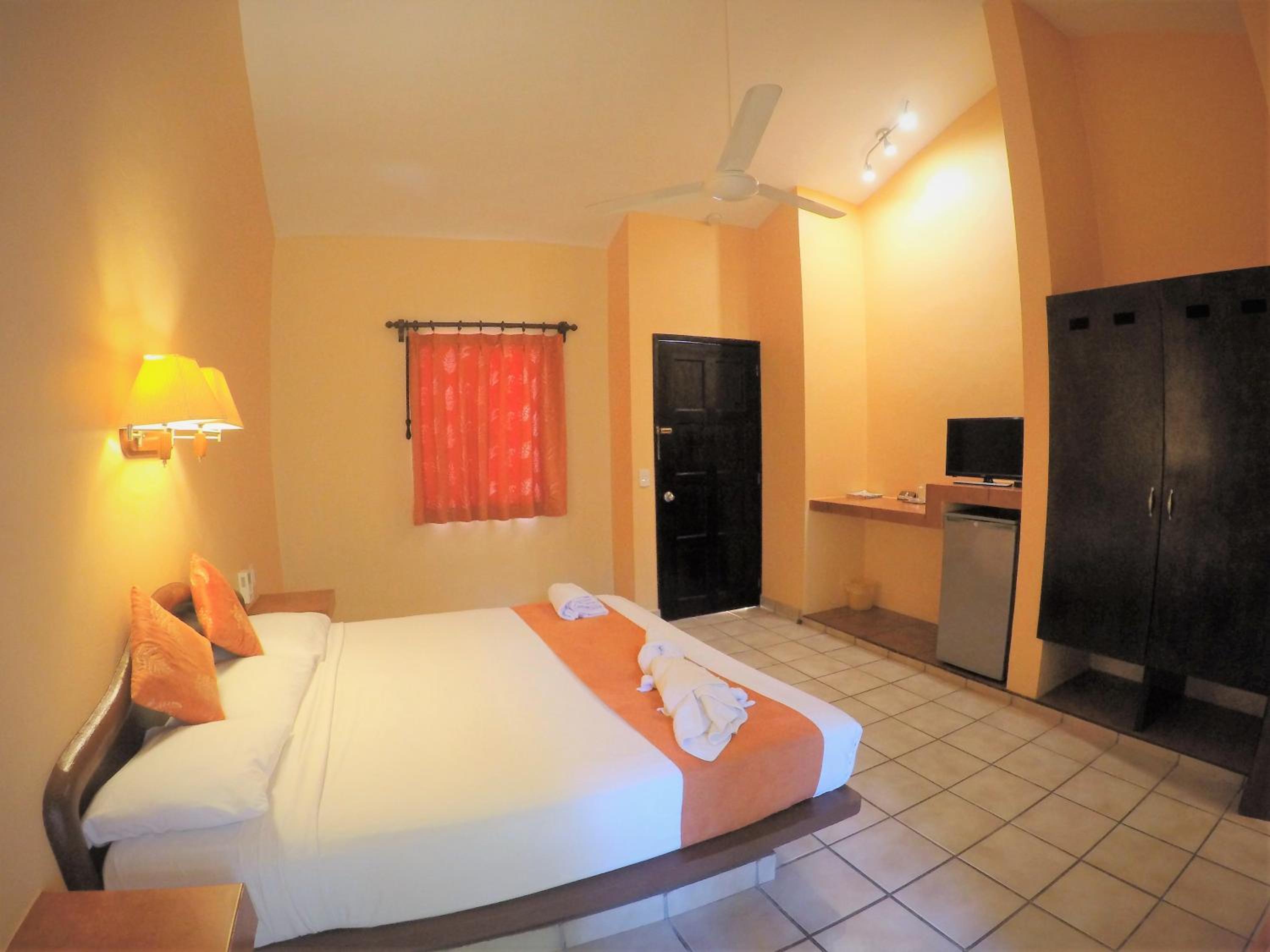 Deluxe Room - Photo 23