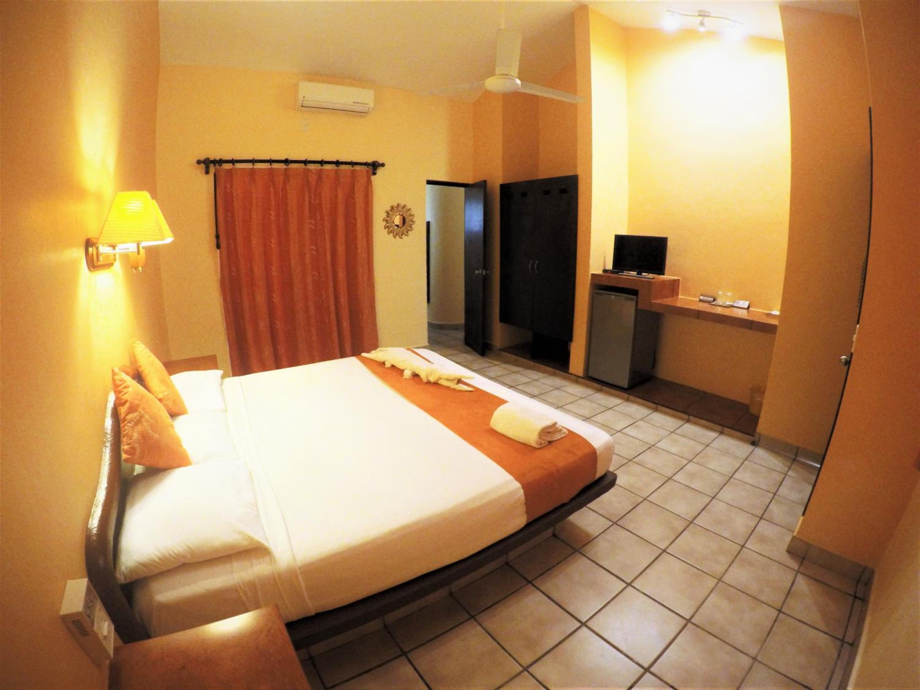 Deluxe Room - Photo 22