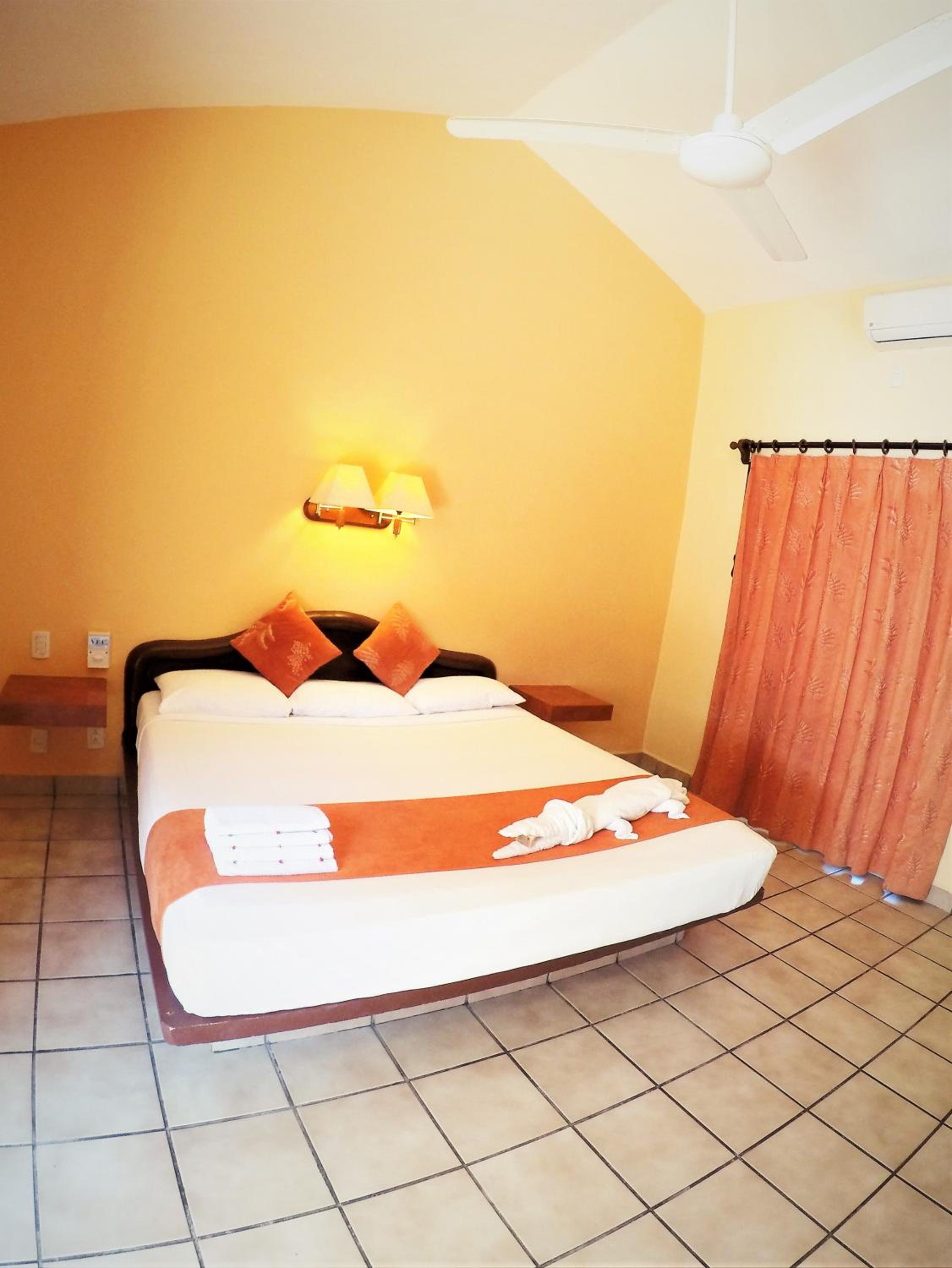 Deluxe Room - Photo 21