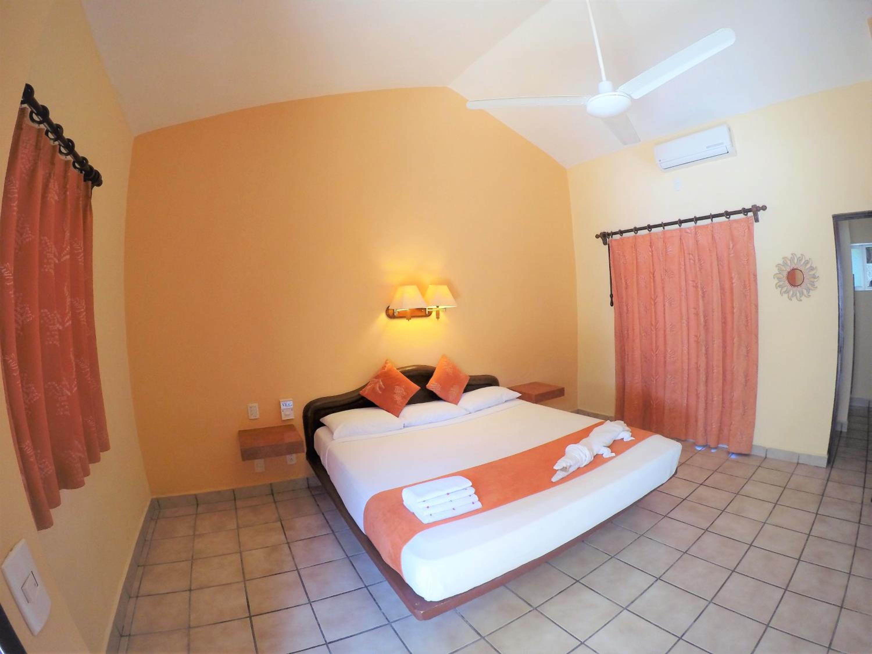 Deluxe Room - Photo 20