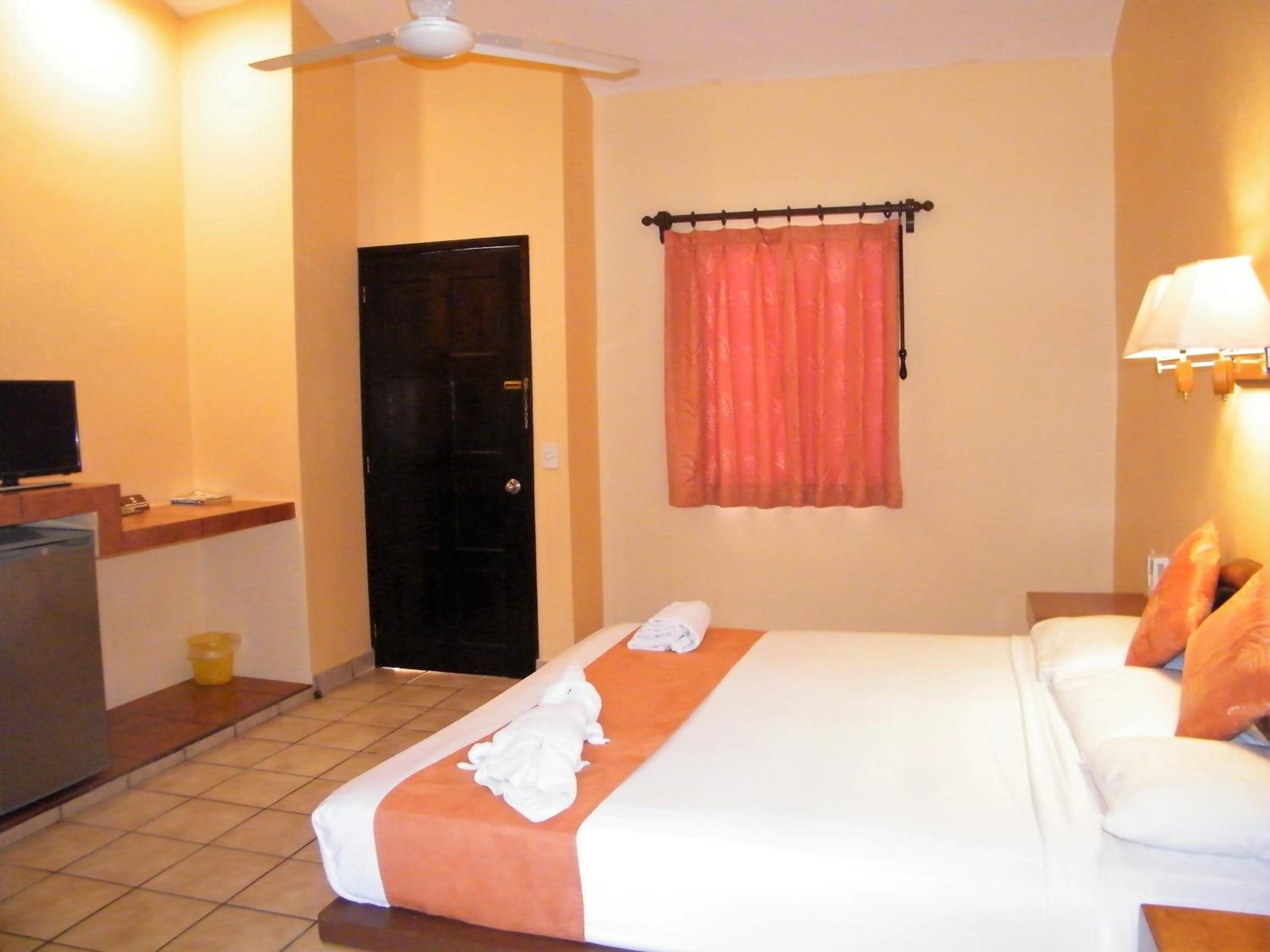 Deluxe Room - Photo 19