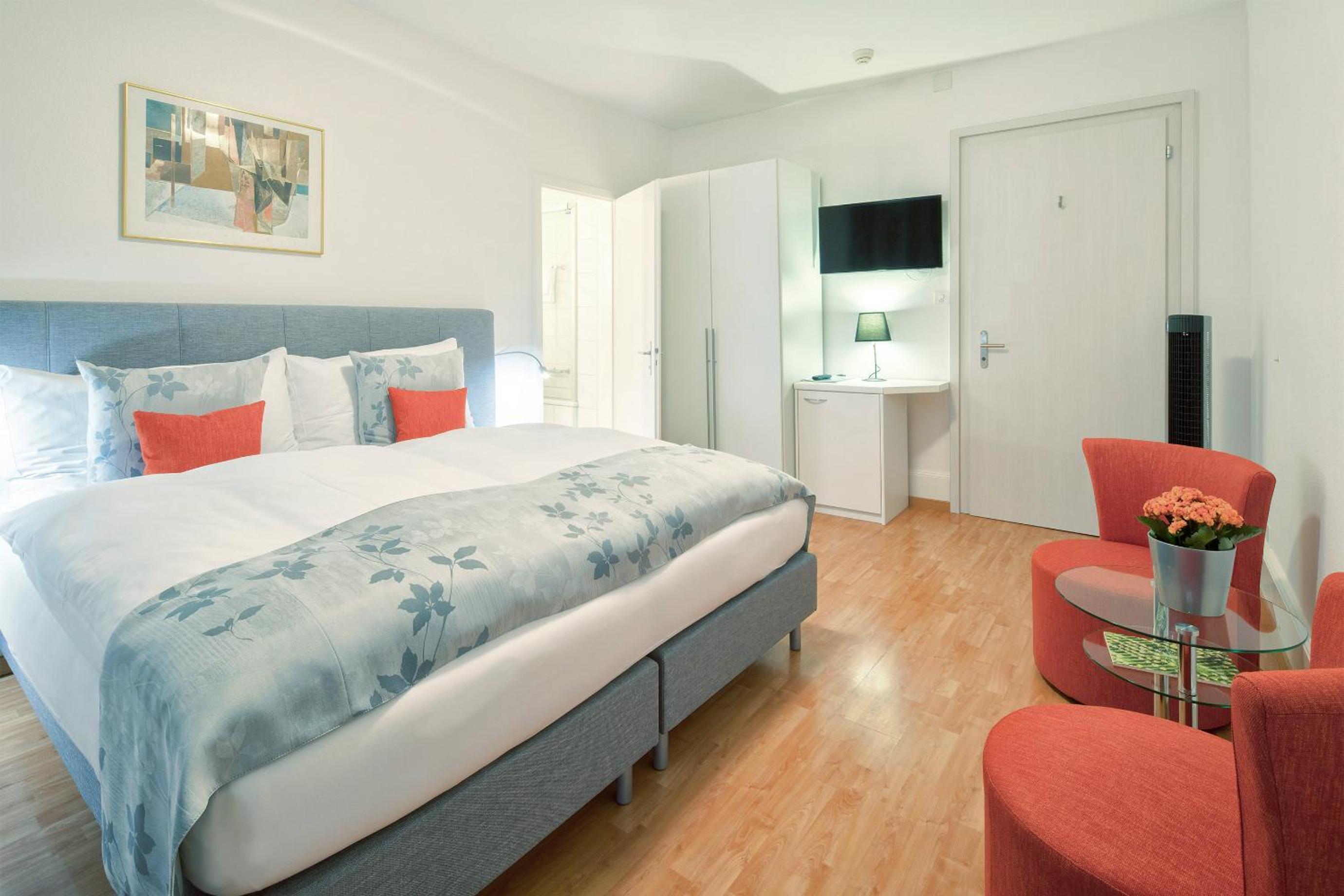 Superior Double Room with Balcony and Lake View - Photo 3