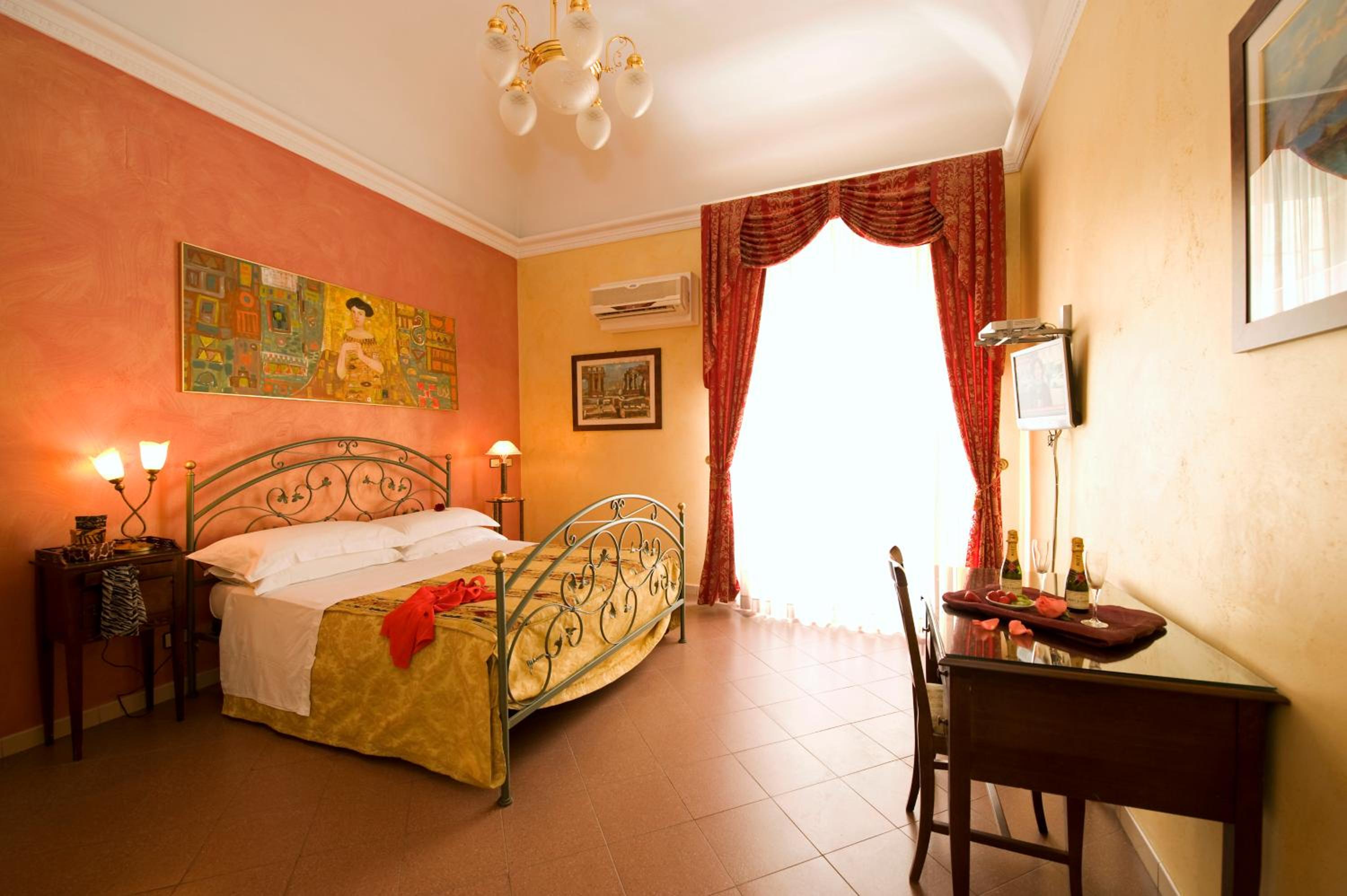 Double or Twin Room - Photo 10