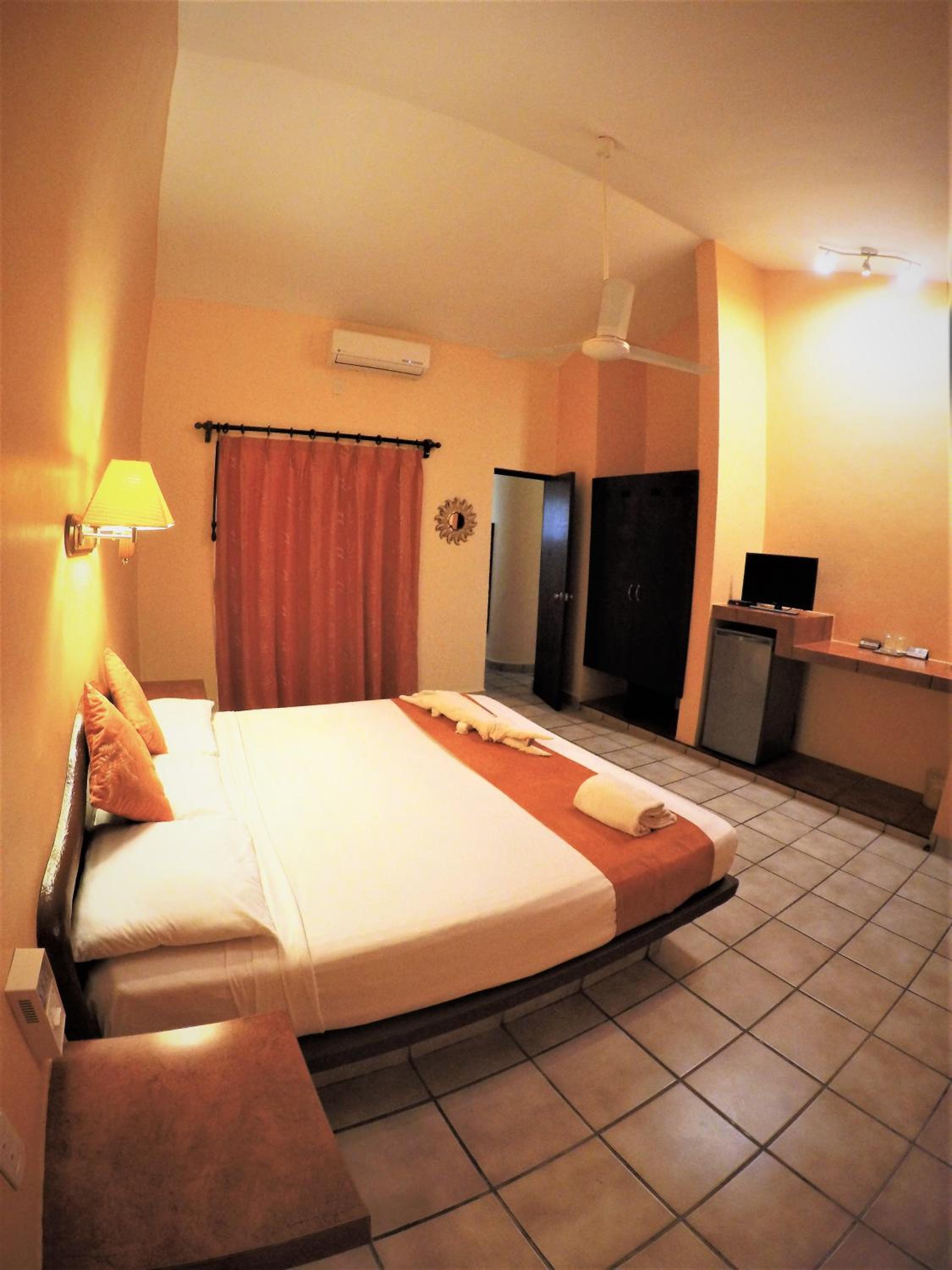 Deluxe Room - Photo 10