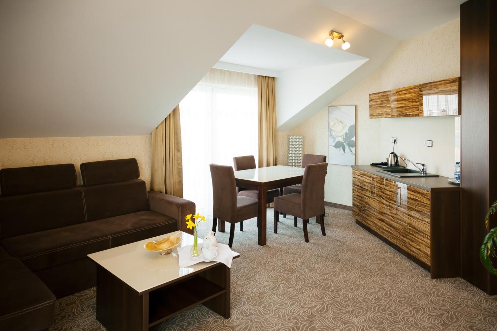 Family Room with Lake View - Photo 1