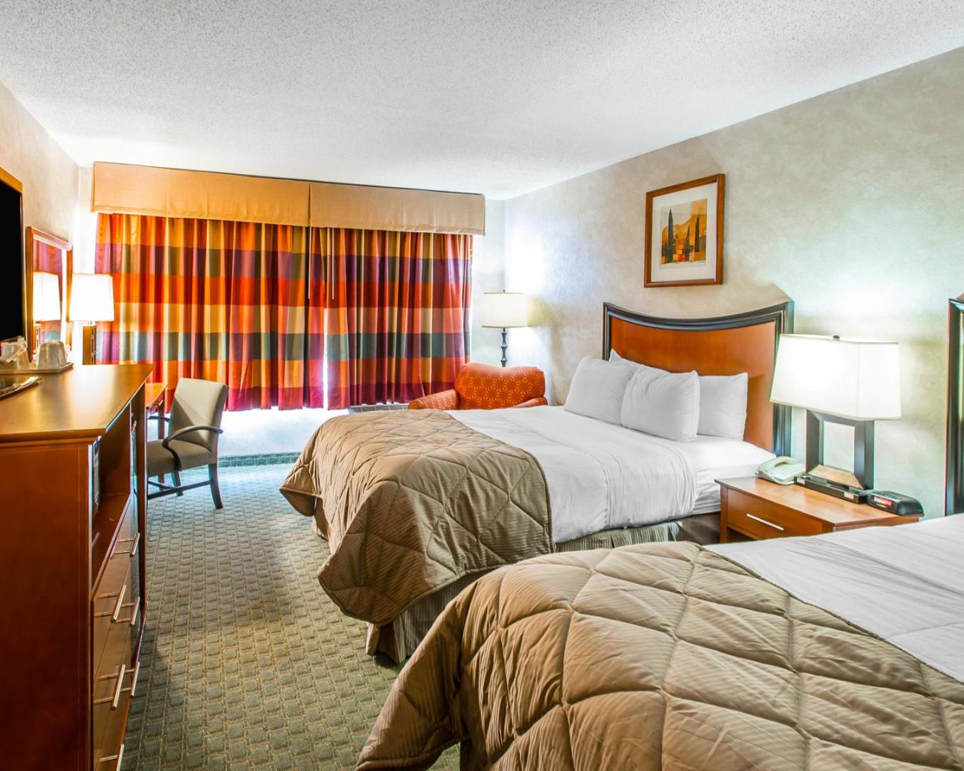 Queen Room with Two Queen Beds - Non-Smoking - Photo 1