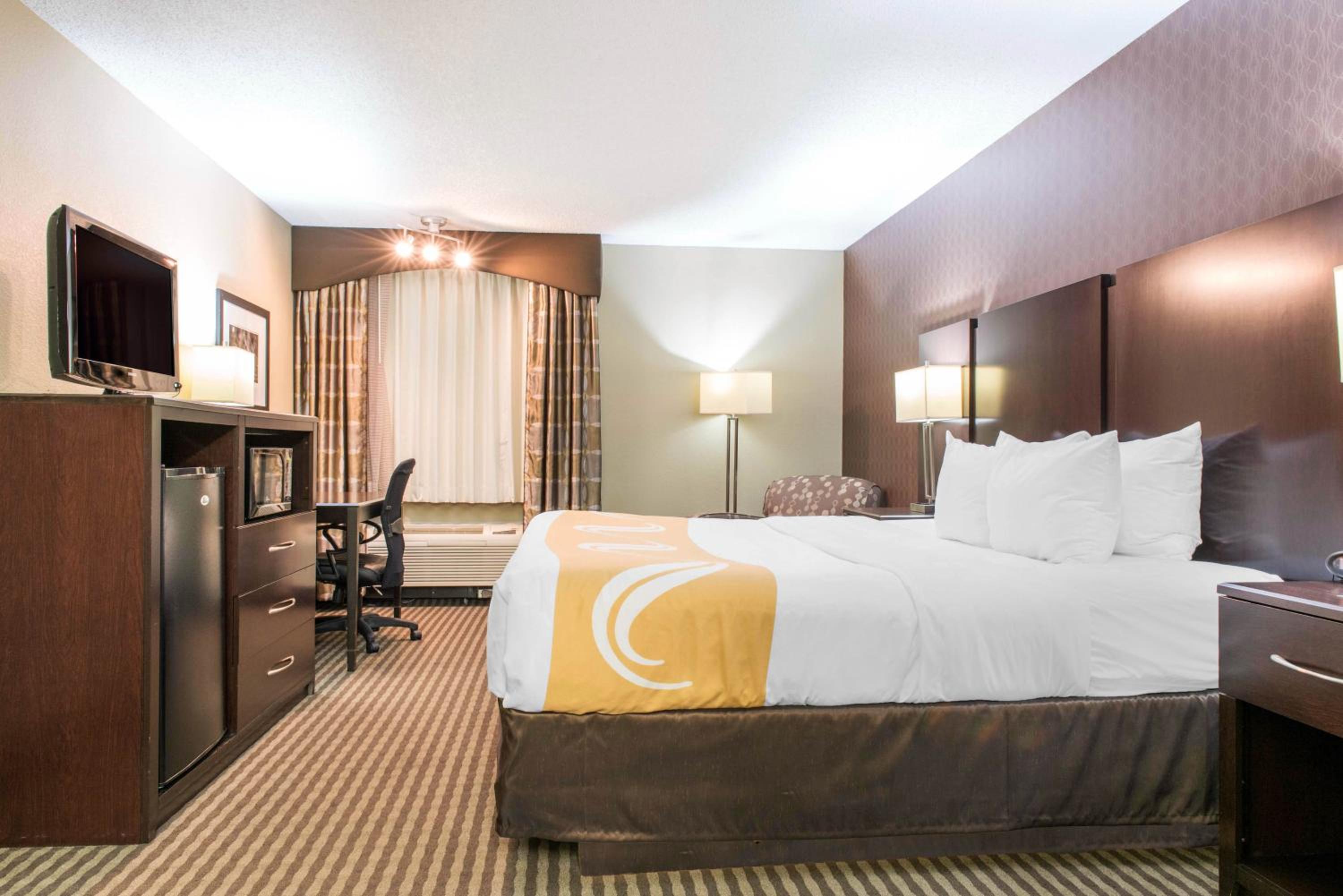King Room - Non-Smoking - Photo 1