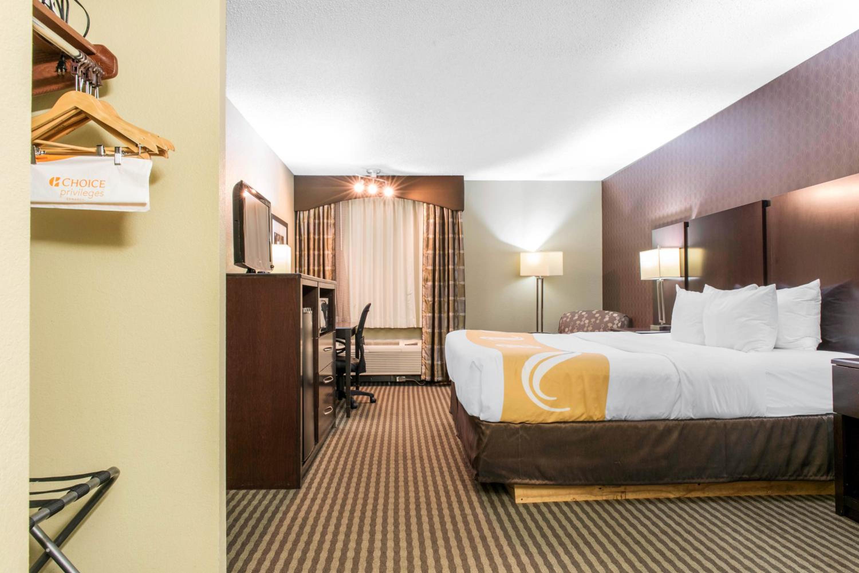 King Room - Non-Smoking - Photo 5