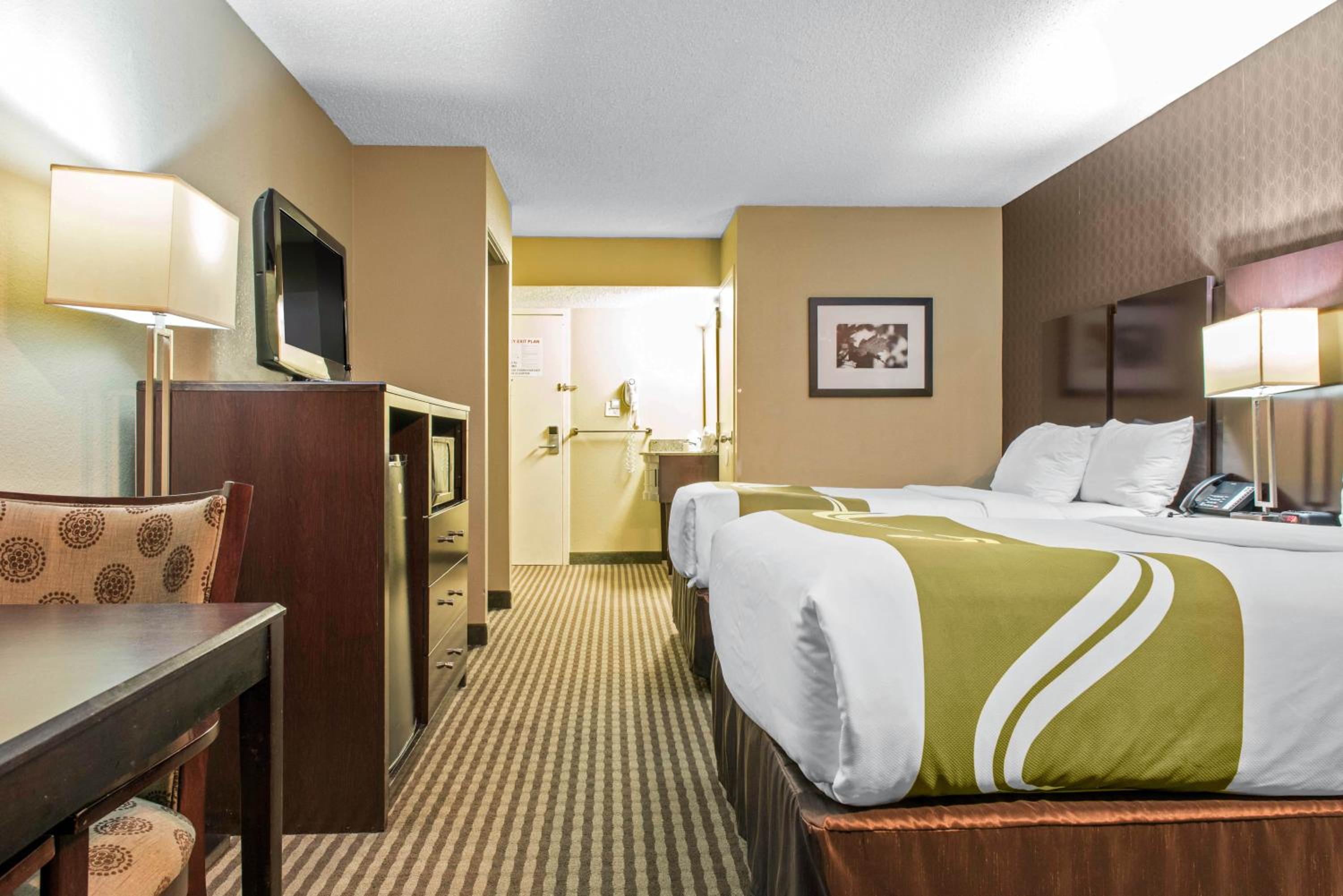 Double Room with Two Double Beds - Non-Smoking - Photo 1