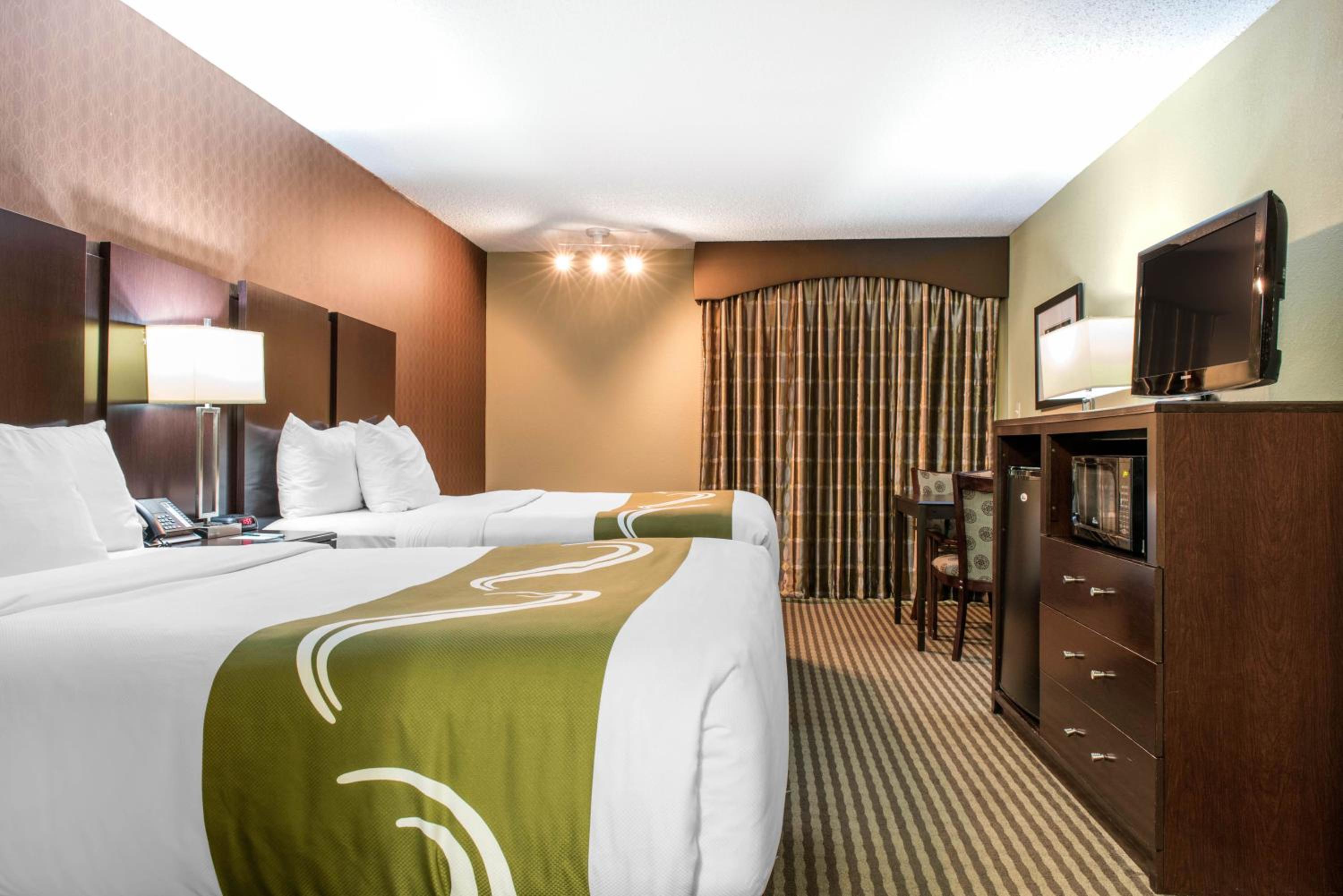 Double Room with Two Double Beds - Non-Smoking - Photo 4