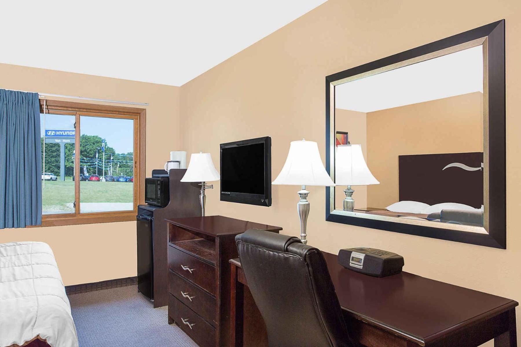 King Room - Non-Smoking - Photo 7