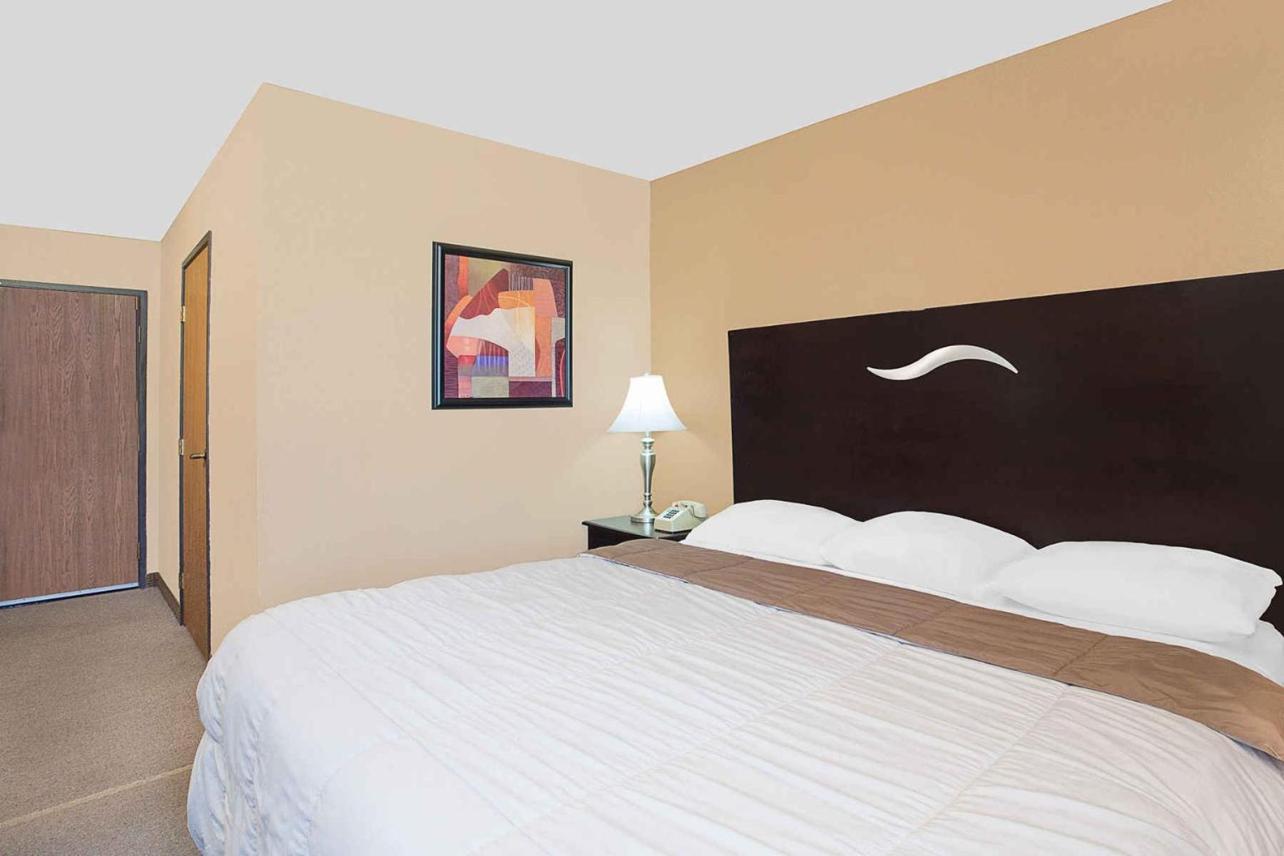 King Room - Non-Smoking - Photo 3